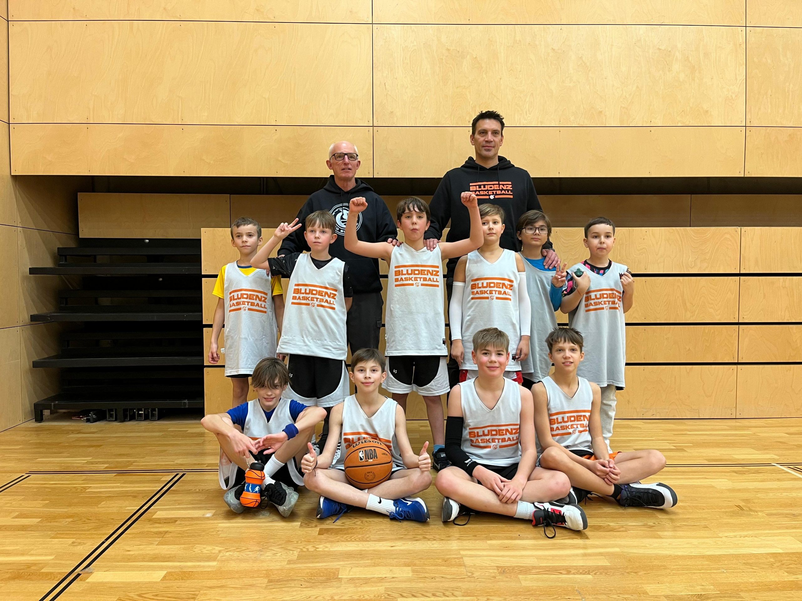 BCO Bludenz U10 und U12 Mannschaft mit Trainer Scott Haebe und Bernd Jäger