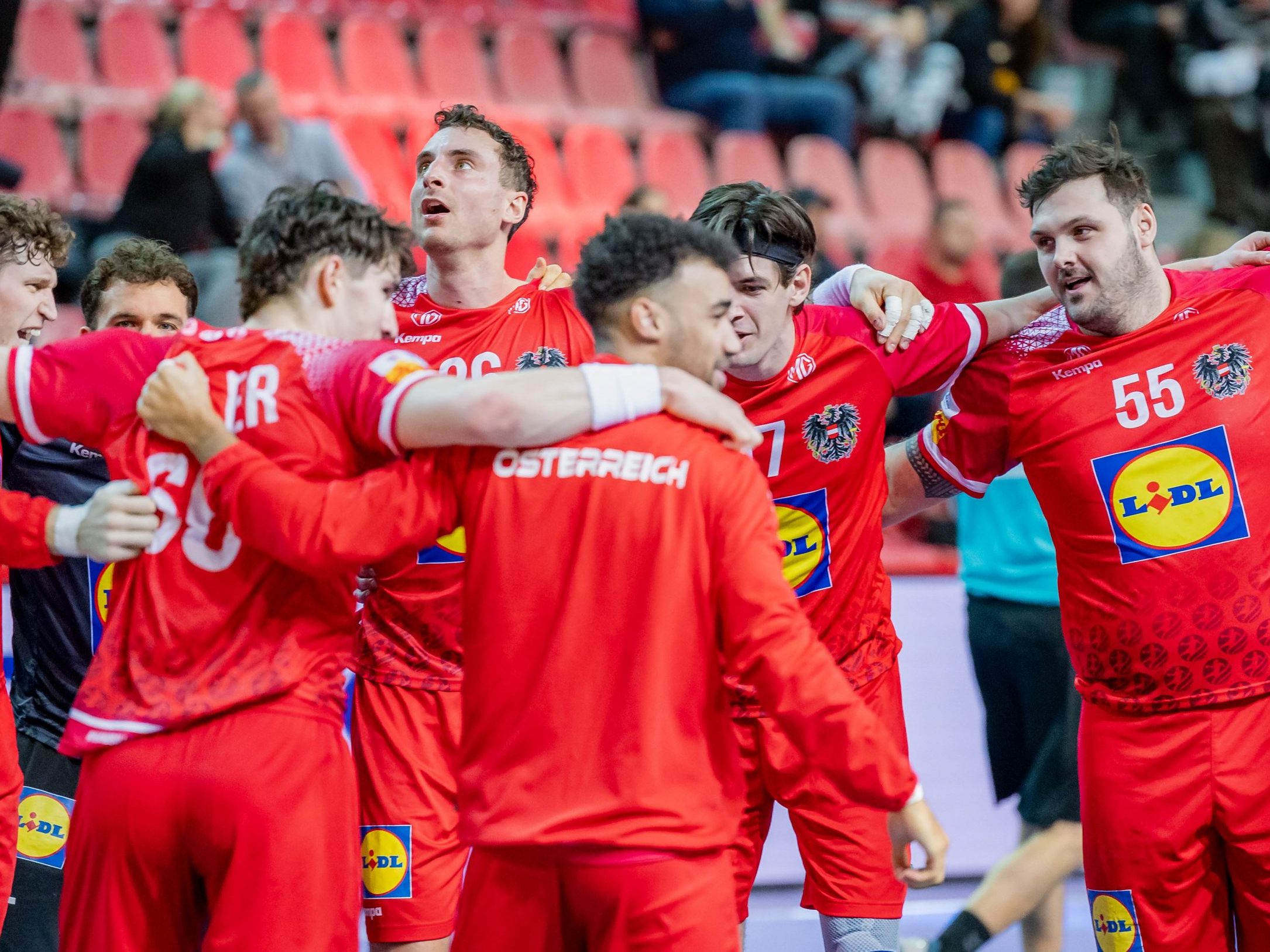 Österreichs Handballer nach dem Sieg gegen Katar.
