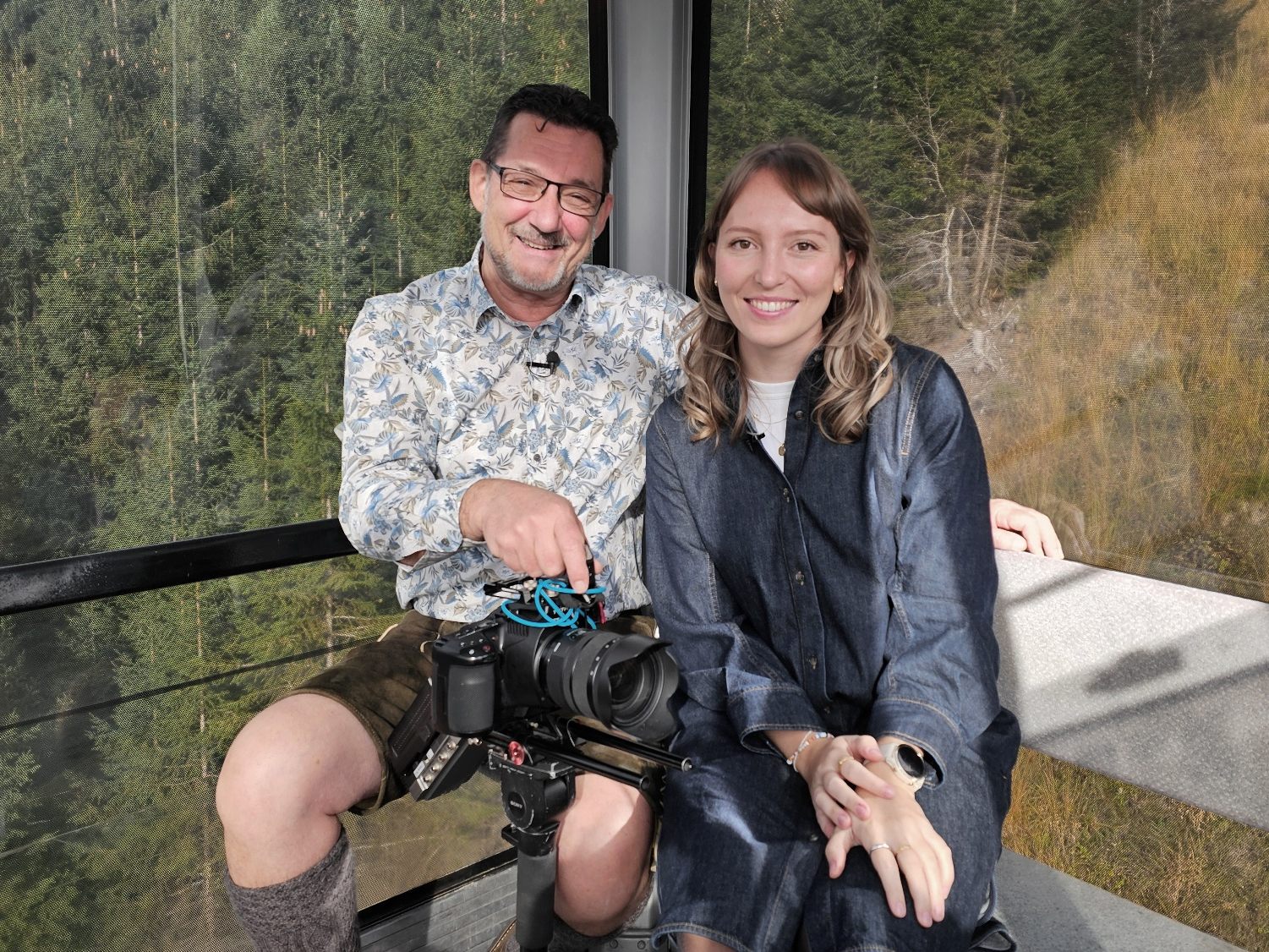 Heidrun Stoiser (re) vom "PIZ Montafon" ist zu Gast in der Fernsehgondel am Muttersberg bei Andreas Seeburger (li) Heidrun Stoiser (re) vom "PIZ Montafon" ist zu Gast in der Fernsehgondel am Muttersberg bei Andreas Seeburger (li)
