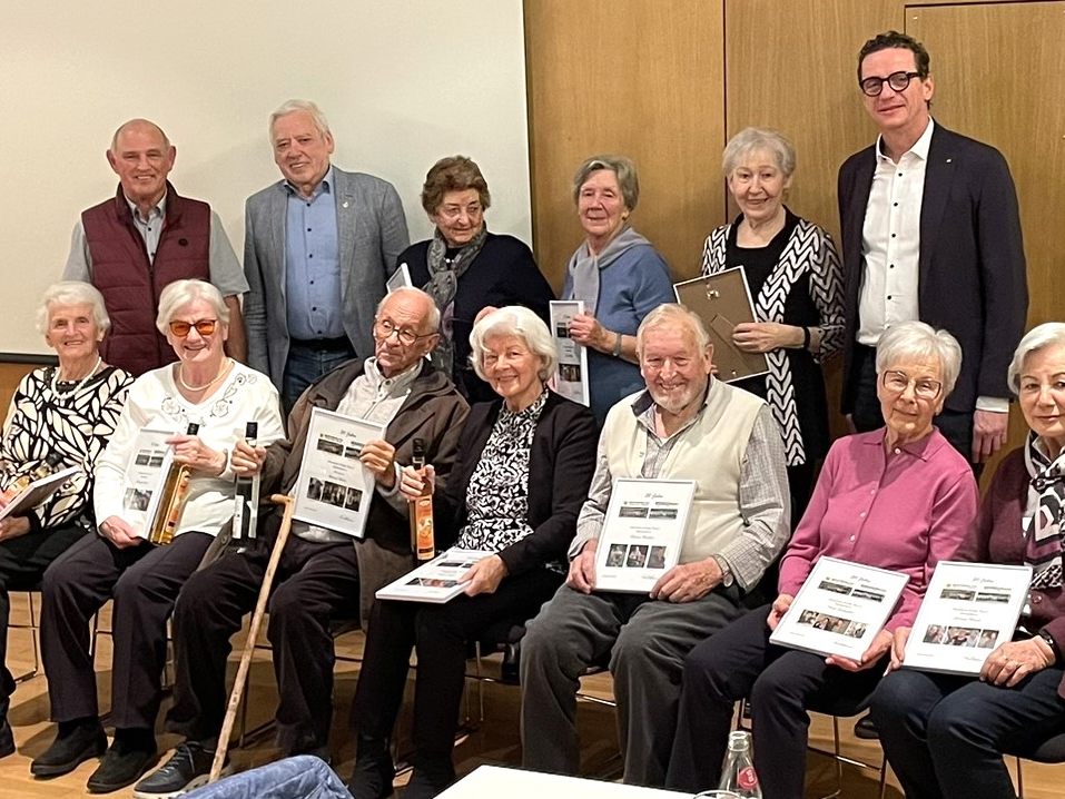 Die Jubilare mit Bürgermeister Markus Giesinger, Bezirksobmann Wlter Ellensohn und Obmann Hermann Begle