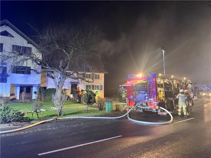 Am frühen Mittwochmorgen brach ein Feuer in einem Altacher Wohnhaus aus. Am frühen Mittwochmorgen brach ein Feuer in einem Altacher Wohnhaus aus.