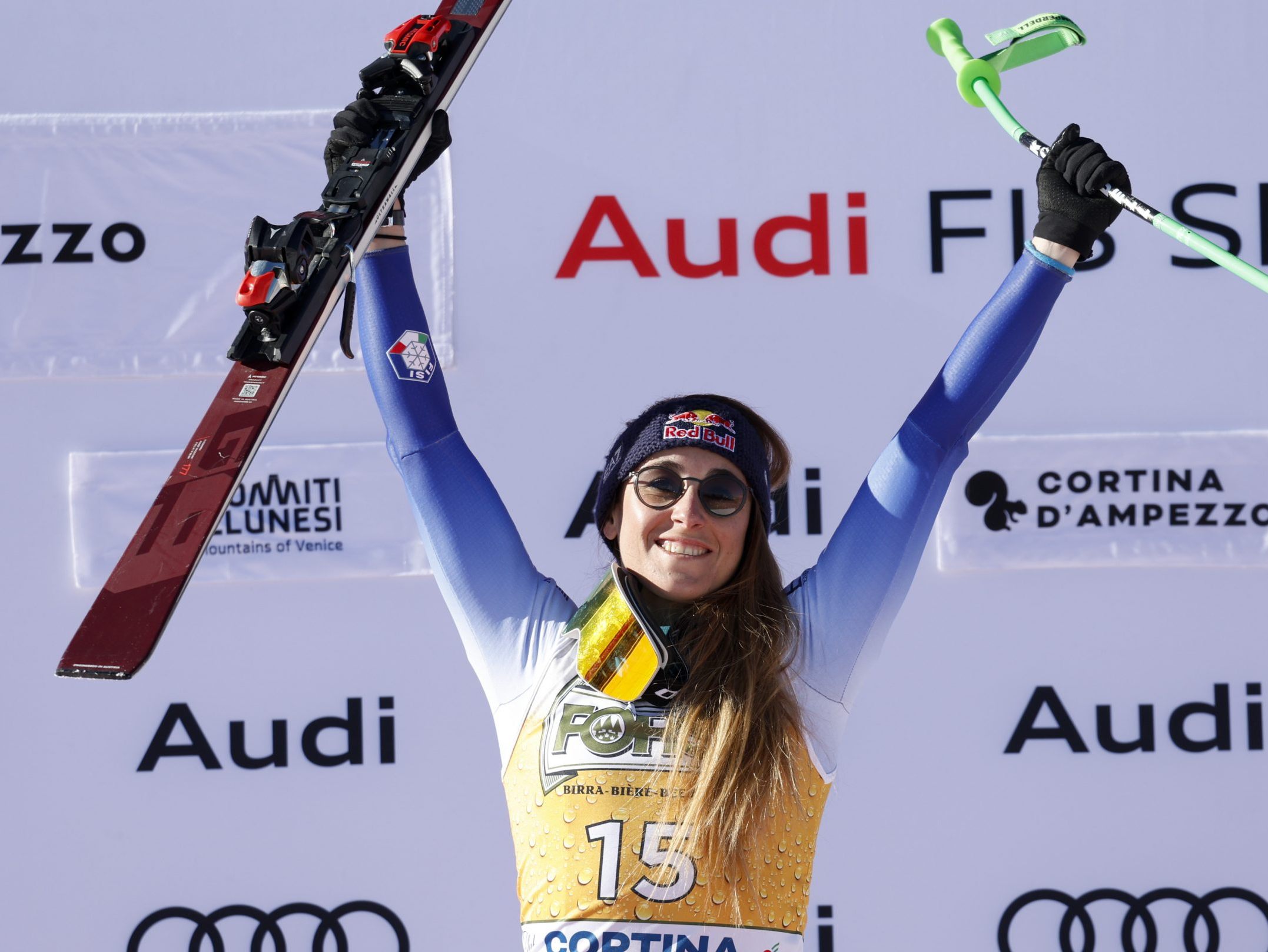 Sofia Goggia als strahlende Siegerin in Cortina. Sofia Goggia als strahlende Siegerin in Cortina.