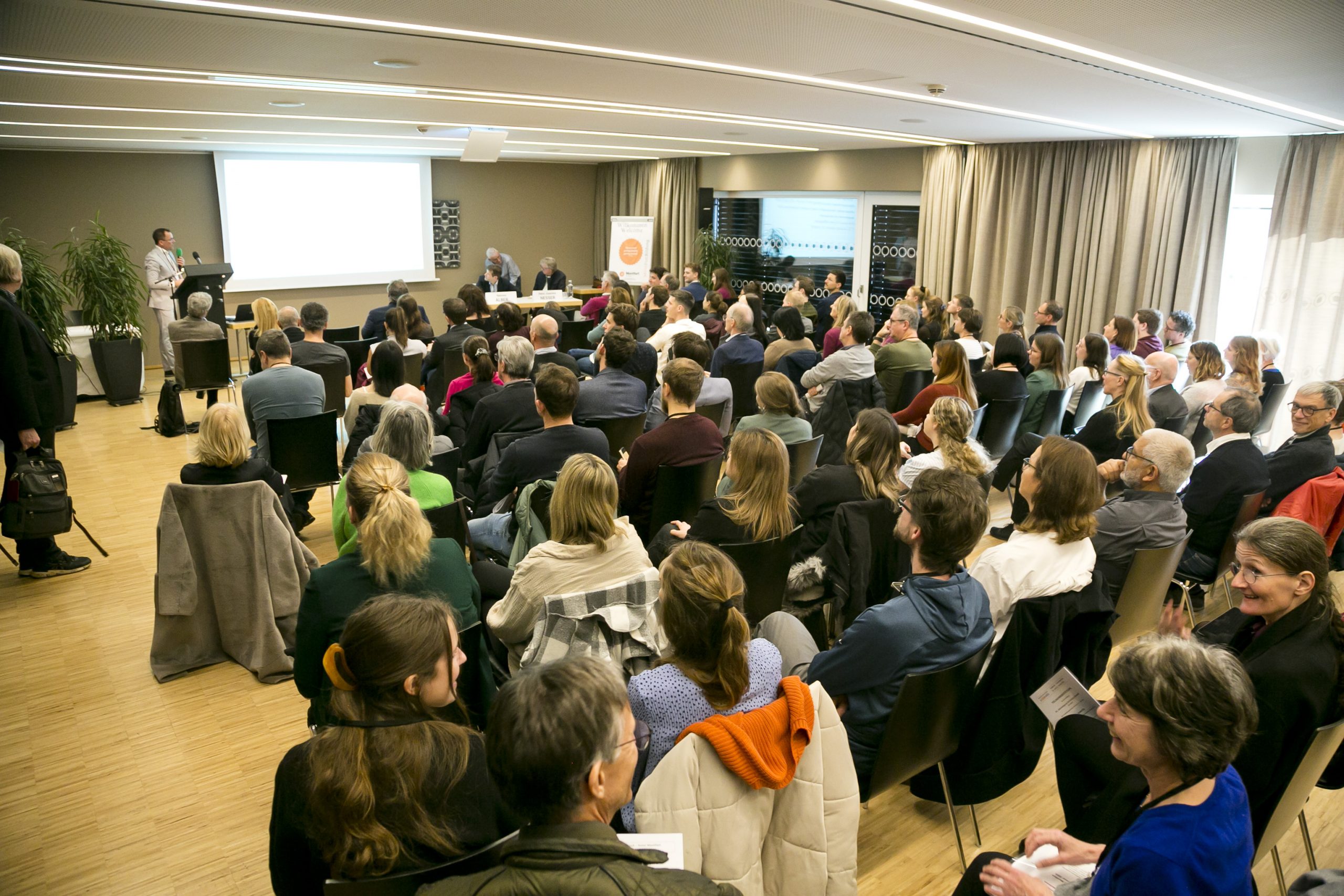 Großes Interesse an der Jahrestagung Kardiologie Interaktiv zeigten die rund 100 teilnehmenden Ärzt:innen im Hotel Montfort. Großes Interesse an der Jahrestagung Kardiologie Interaktiv zeigten die rund 100 teilnehmenden Ärzt:innen im Hotel Montfort.