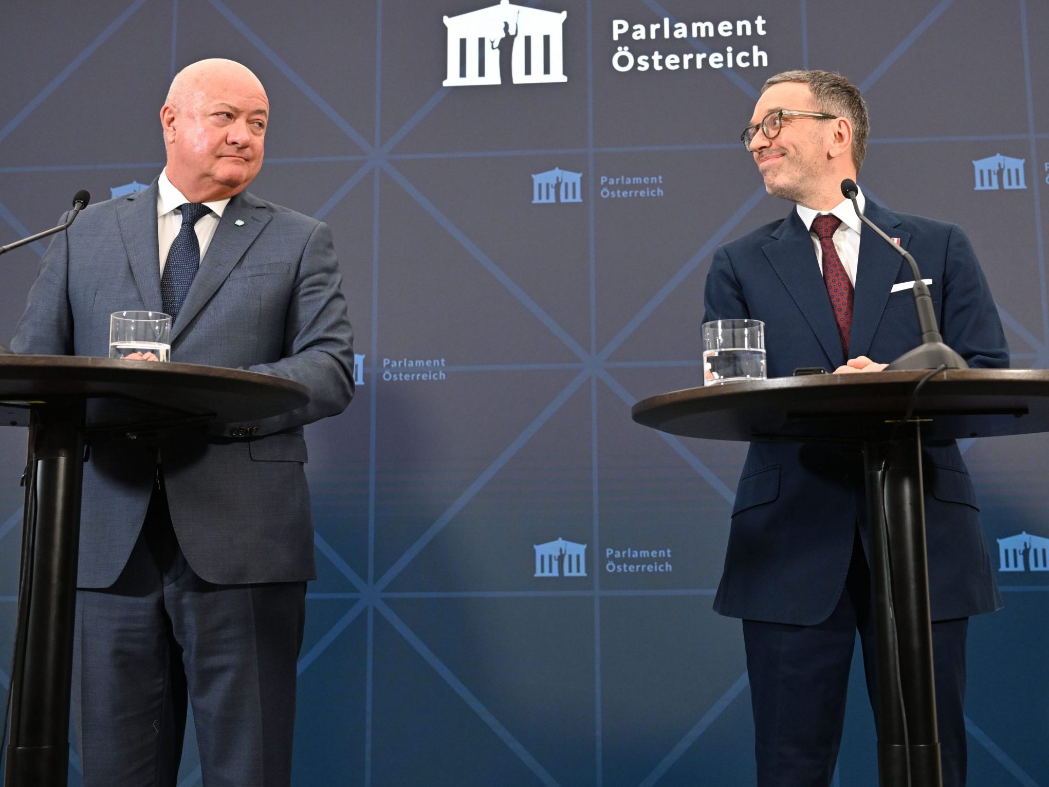 2025 sollen 6,3 Milliarden gespart werden, wenn es nach FPÖ und ÖVP geht. 2025 sollen 6,3 Milliarden gespart werden, wenn es nach FPÖ und ÖVP geht.