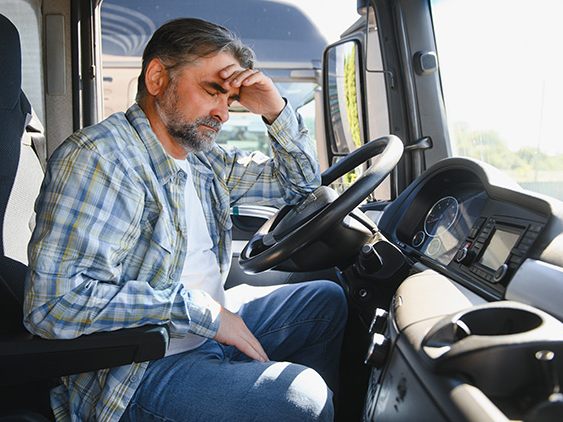 Viele gehen trotz Krankheit zur Arbeit. Dabei ist das gar keine gute Idee. Viele gehen trotz Krankheit zur Arbeit. Dabei ist das gar keine gute Idee.