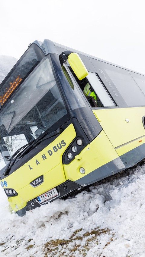 Ein Bus in Laterns drohte abzustürzen.