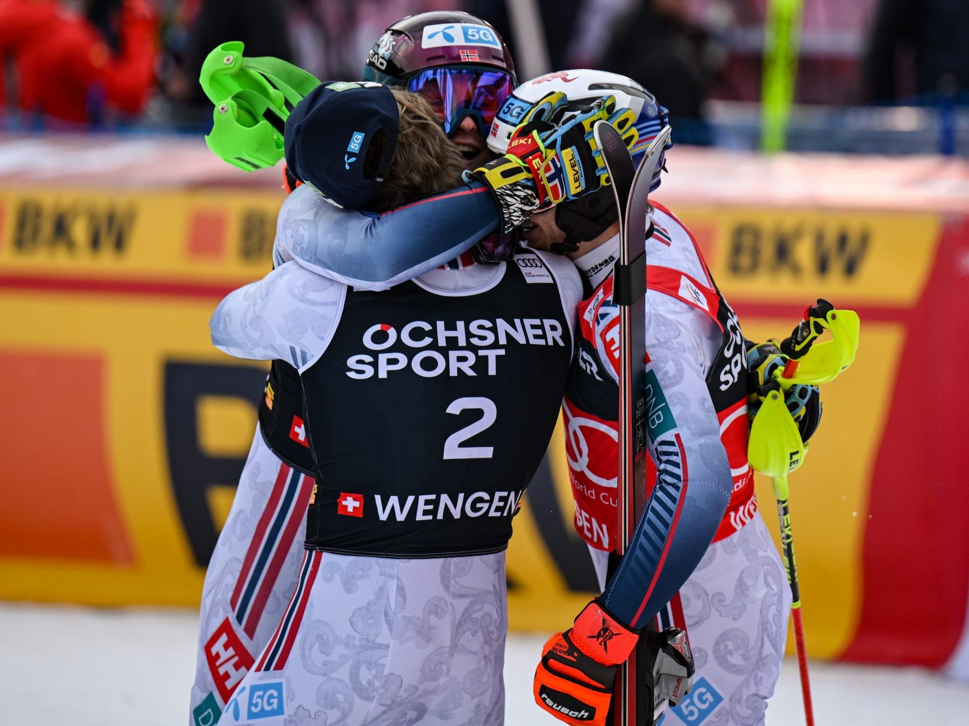 Atle Lie McGrath, Timon Haugan und Henrik Kristoffersen jubeln über Dreifach-Sieg. Atle Lie McGrath, Timon Haugan und Henrik Kristoffersen jubeln über Dreifach-Sieg.
