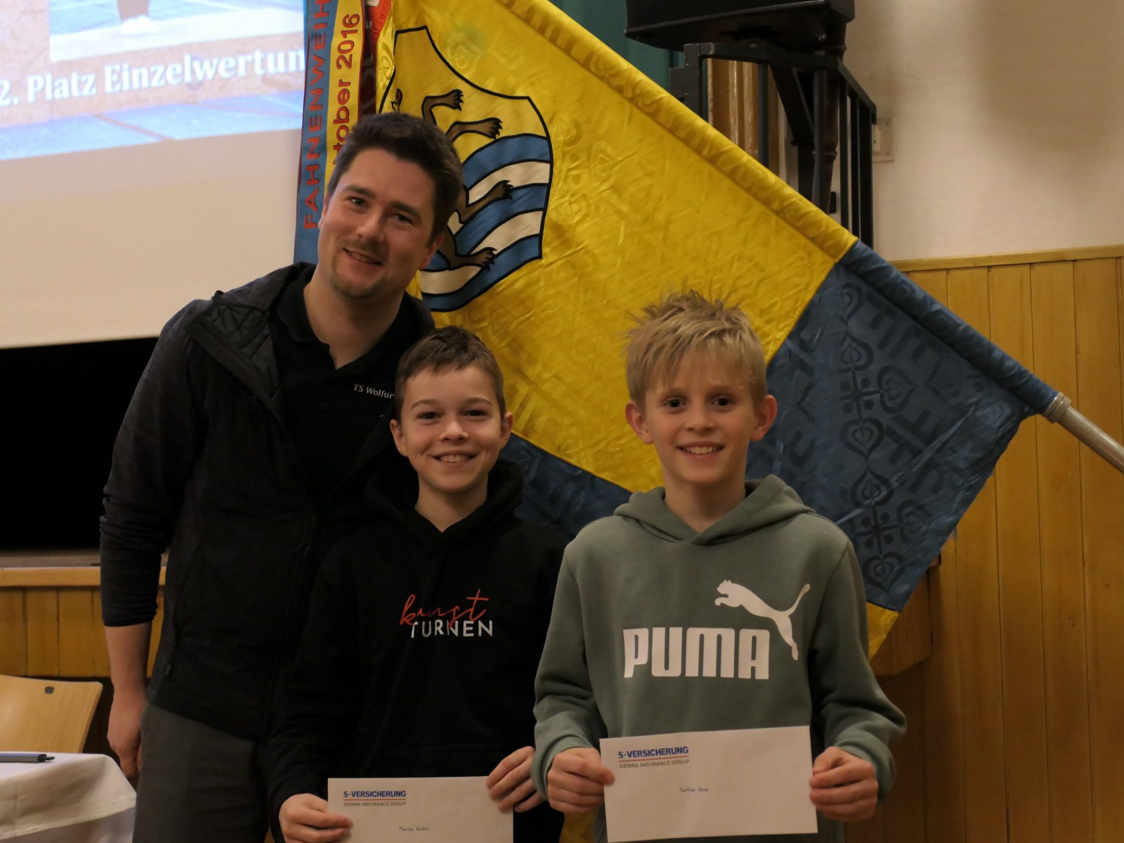Obmann August gratulierte Florian Endres und Mathias Rexa. Obmann August gratulierte Florian Endres und Mathias Rexa.