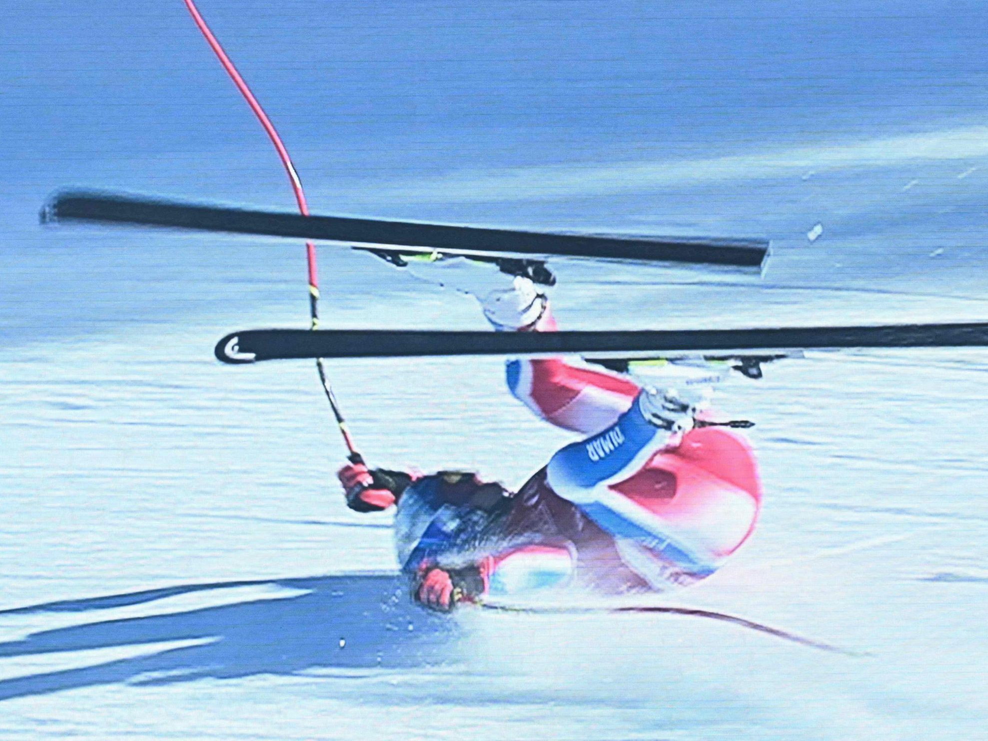 Ski-Ass Pinturault musste nach seinem Sturz mit dem Helikopter geborgen werden. Ski-Ass Pinturault musste nach seinem Sturz mit dem Helikopter geborgen werden.