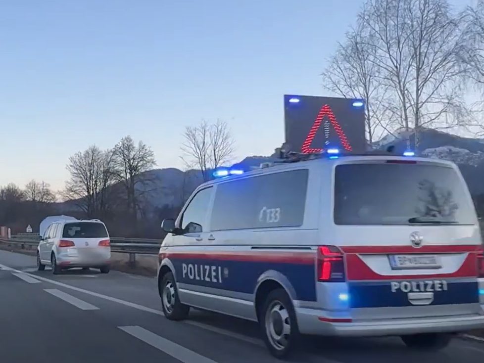 Am Montagmorgen kam es auf der A14 zu einem Fahrzeugbrand. Am Montagmorgen kam es auf der A14 zu einem Fahrzeugbrand.