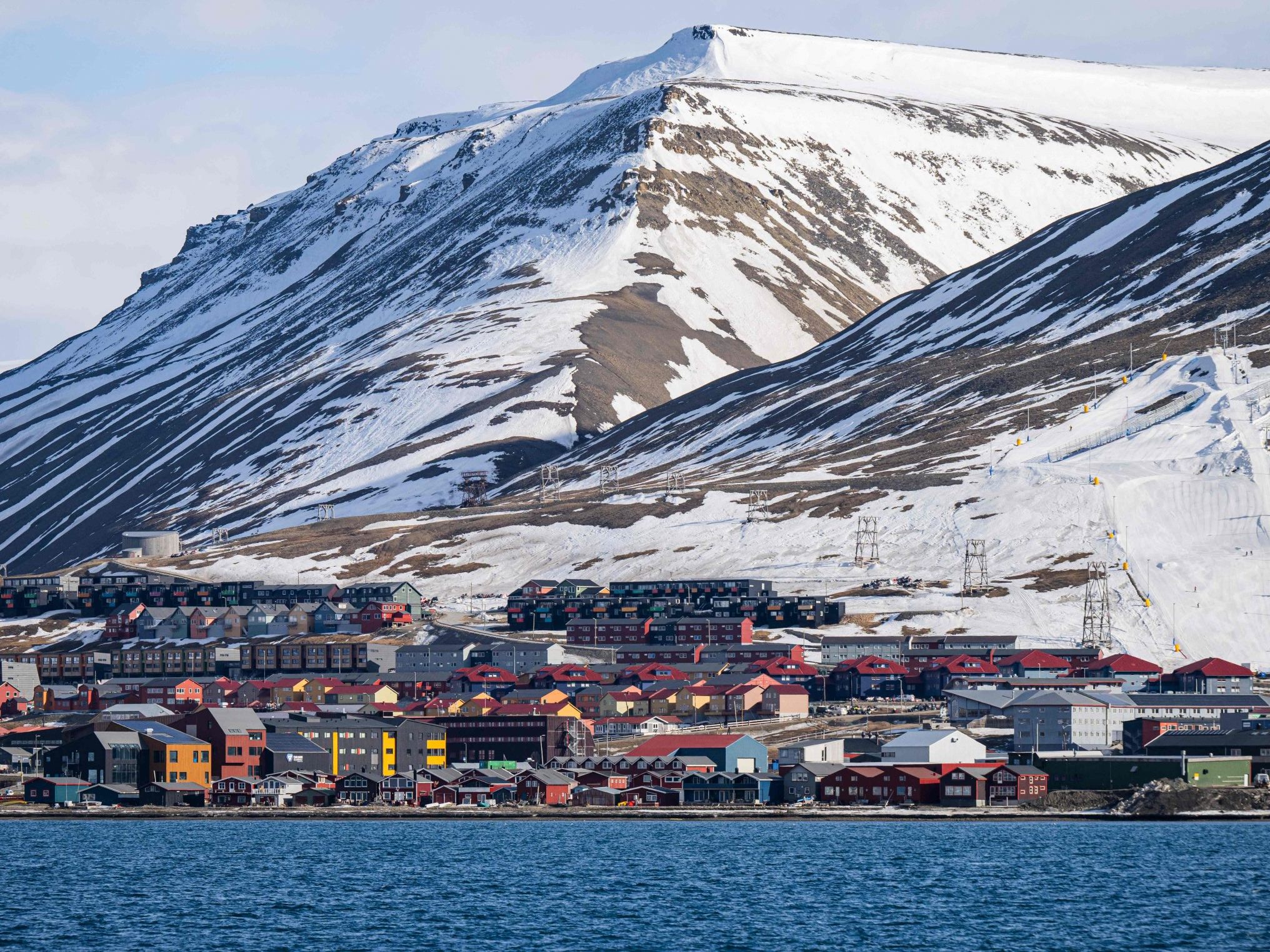 Tauender Permafrost ist auch eine Gefahr für Spitzbergen. Tauender Permafrost ist auch eine Gefahr für Spitzbergen.