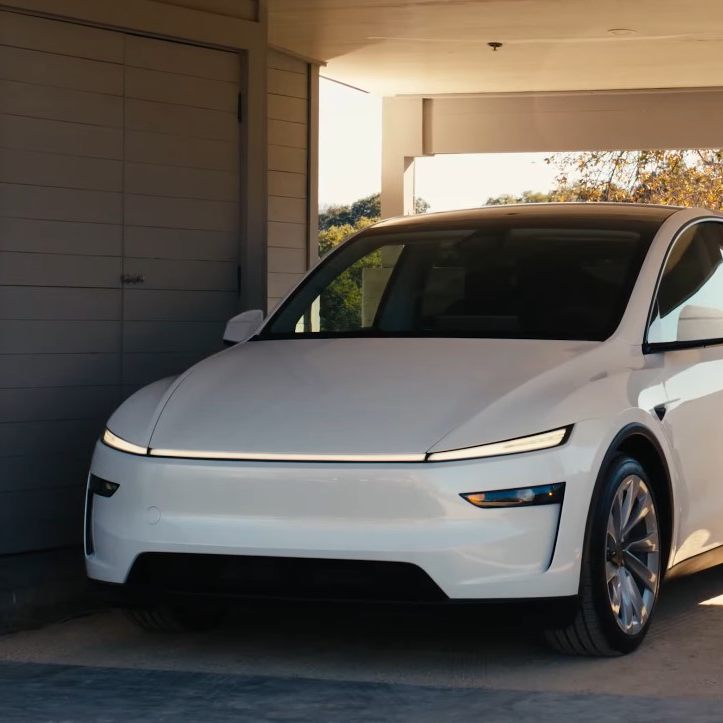 Tesla hat die ersten Bilder zum neuen Model Y 2025 veröffentlicht.
