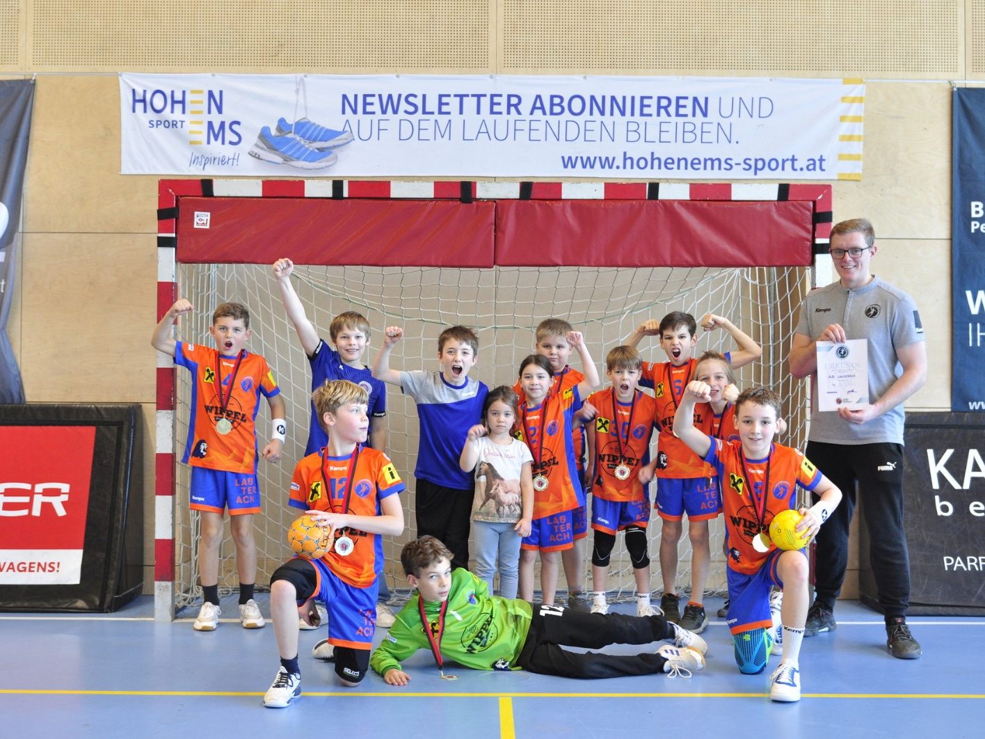 Die U10 freut sich über einen erfolgreichen Spieltag! Die U10 freut sich über einen erfolgreichen Spieltag!