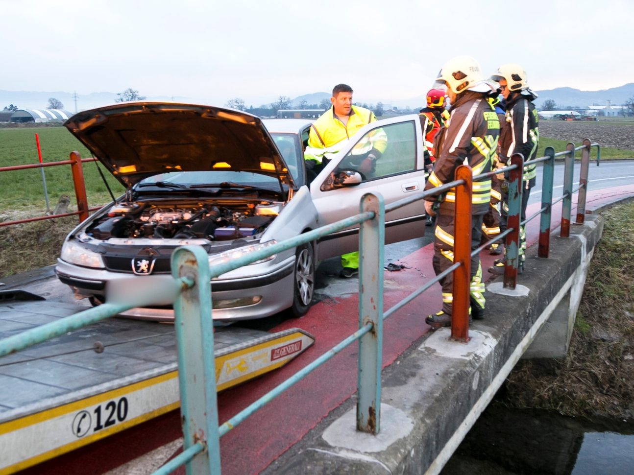 Der ÖAMTC schleppte das Unfallfahrzeug ab.
