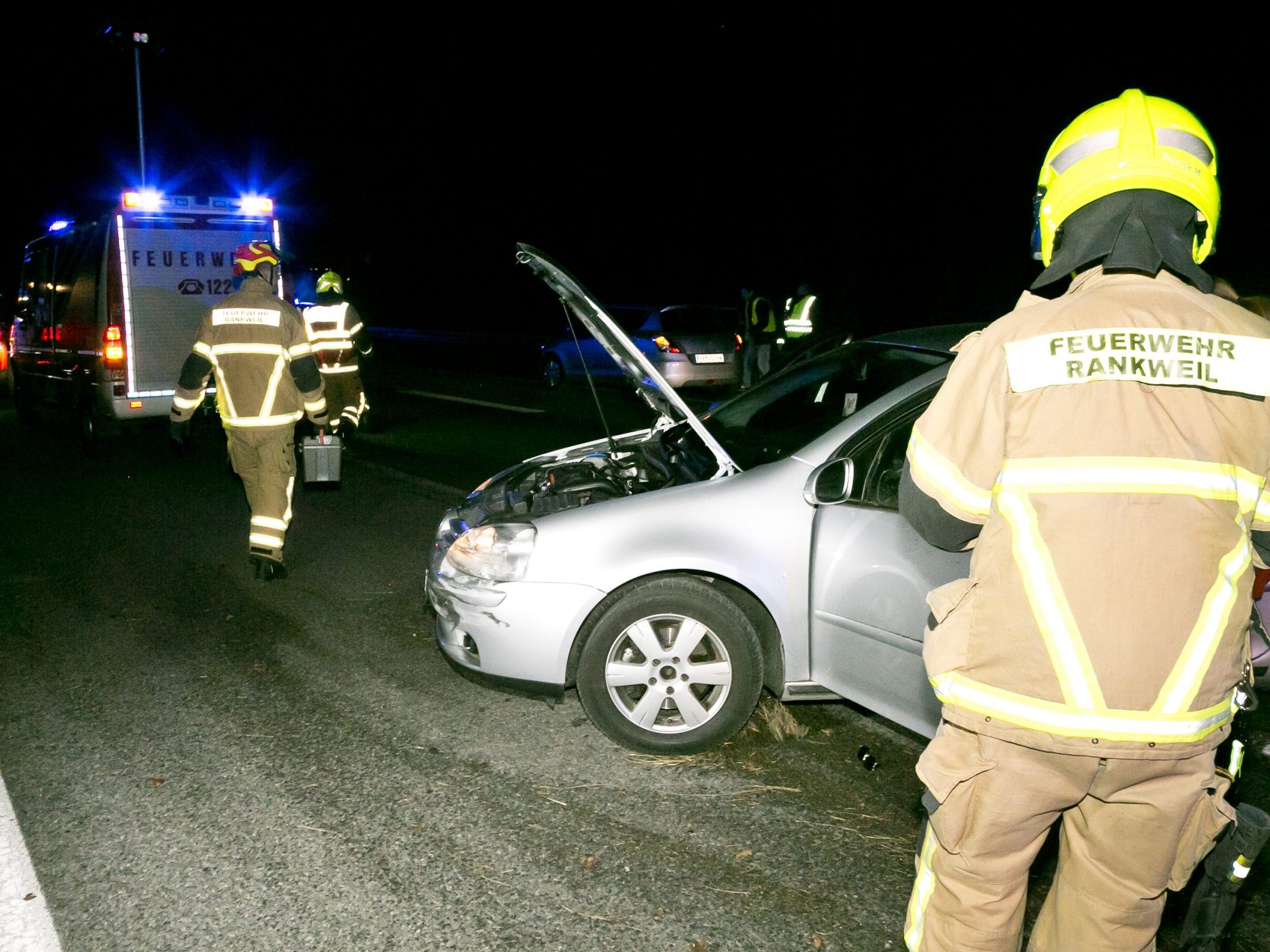 Nächtlicher Verkehrsunfall auf der A14 in Fahrtrichtung Deutschland. Nächtlicher Verkehrsunfall auf der A14 in Fahrtrichtung Deutschland.