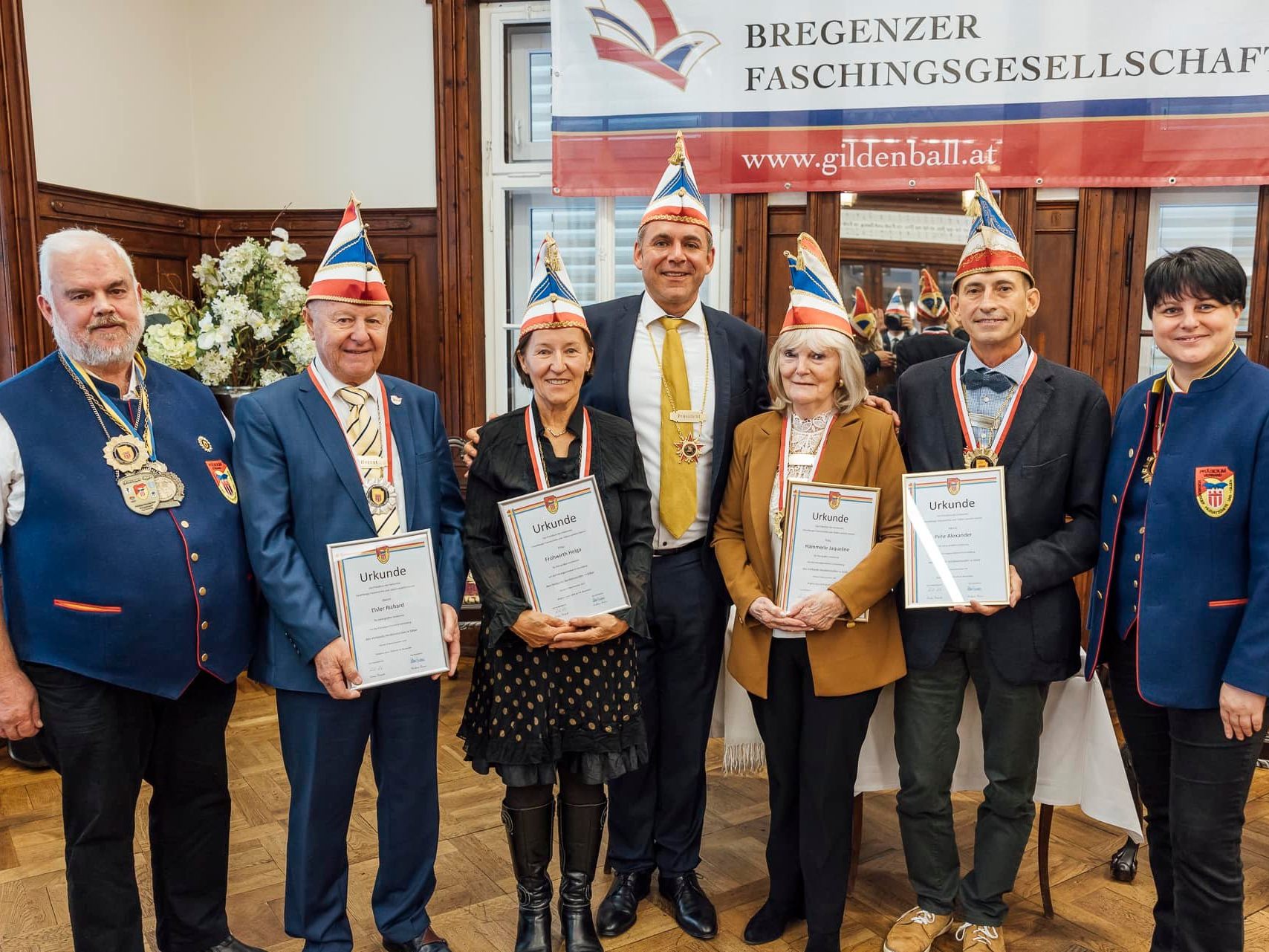 Der VVF ehrte vier verdiente BFG-Mitglieder (Horst Mathis VVF, Richard Elsler, Helga Frühwirth, Florian Rainer, Jaqueline Hämmerle, Alexander Pehr, VVF-Präsidentin Barbara Lässer) Der VVF ehrte vier verdiente BFG-Mitglieder (Horst Mathis VVF, Richard Elsler, Helga Frühwirth, Florian Rainer, Jaqueline Hämmerle, Alexander Pehr, VVF-Präsidentin Barbara Lässer)
