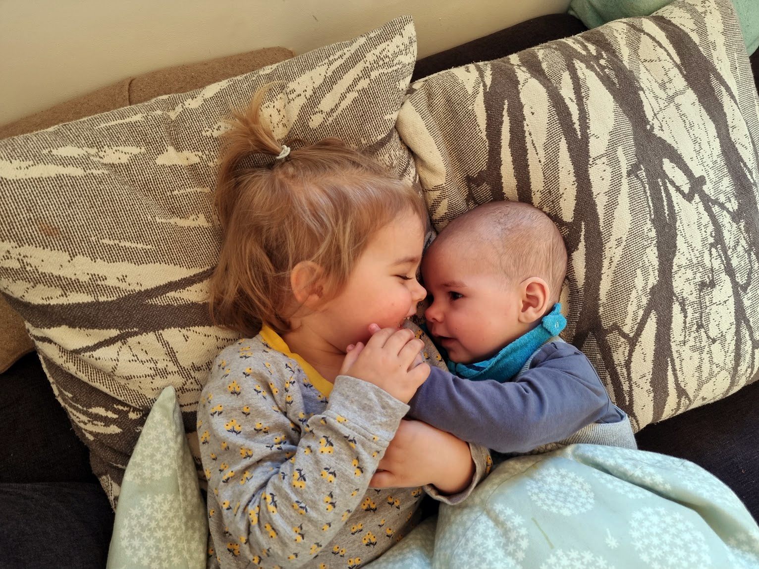 Wie entwickeln Kinder Mitgefühl, Rücksichtnahme und Empathie? Wie entwickeln Kinder Mitgefühl, Rücksichtnahme und Empathie?