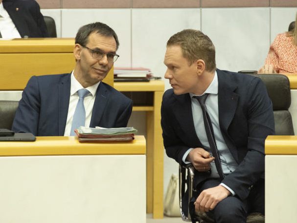 Grüne, NEOS und SPÖ hatten ÖVP und FPÖ eine verfehlte Investitionspolitik vorgeworfen. Grüne, NEOS und SPÖ hatten ÖVP und FPÖ eine verfehlte Investitionspolitik vorgeworfen.