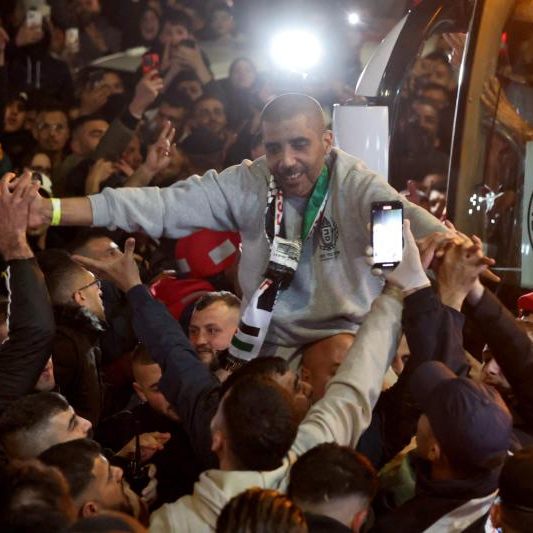 Israel hatte die geplante Freilassung palästinensischer Gefangener gestern wegen chaotischen Szenen bei der Übergabe israelischer Geiseln "bis auf Weiteres" ausgesetzt.