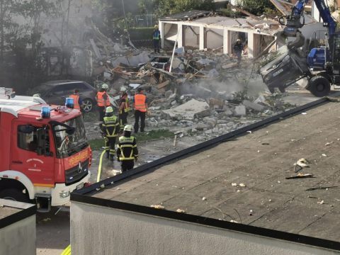 Die polizeilichen Ermittlungen zur Explosion im Juli 2024 im Kalker Feld, bei der ein junger Mann ums Leben kam und ein Sachschaden in Millionenhöhe verursacht wurde, dauern nach wie vor an. Die polizeilichen Ermittlungen zur Explosion im Juli 2024 im Kalker Feld, bei der ein junger Mann ums Leben kam und ein Sachschaden in Millionenhöhe verursacht wurde, dauern nach wie vor an.