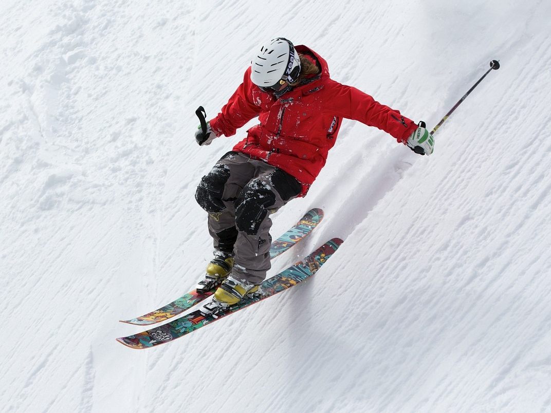 Der Betreiber eines Skigebiets kann bei Unfällen haftbar sein.