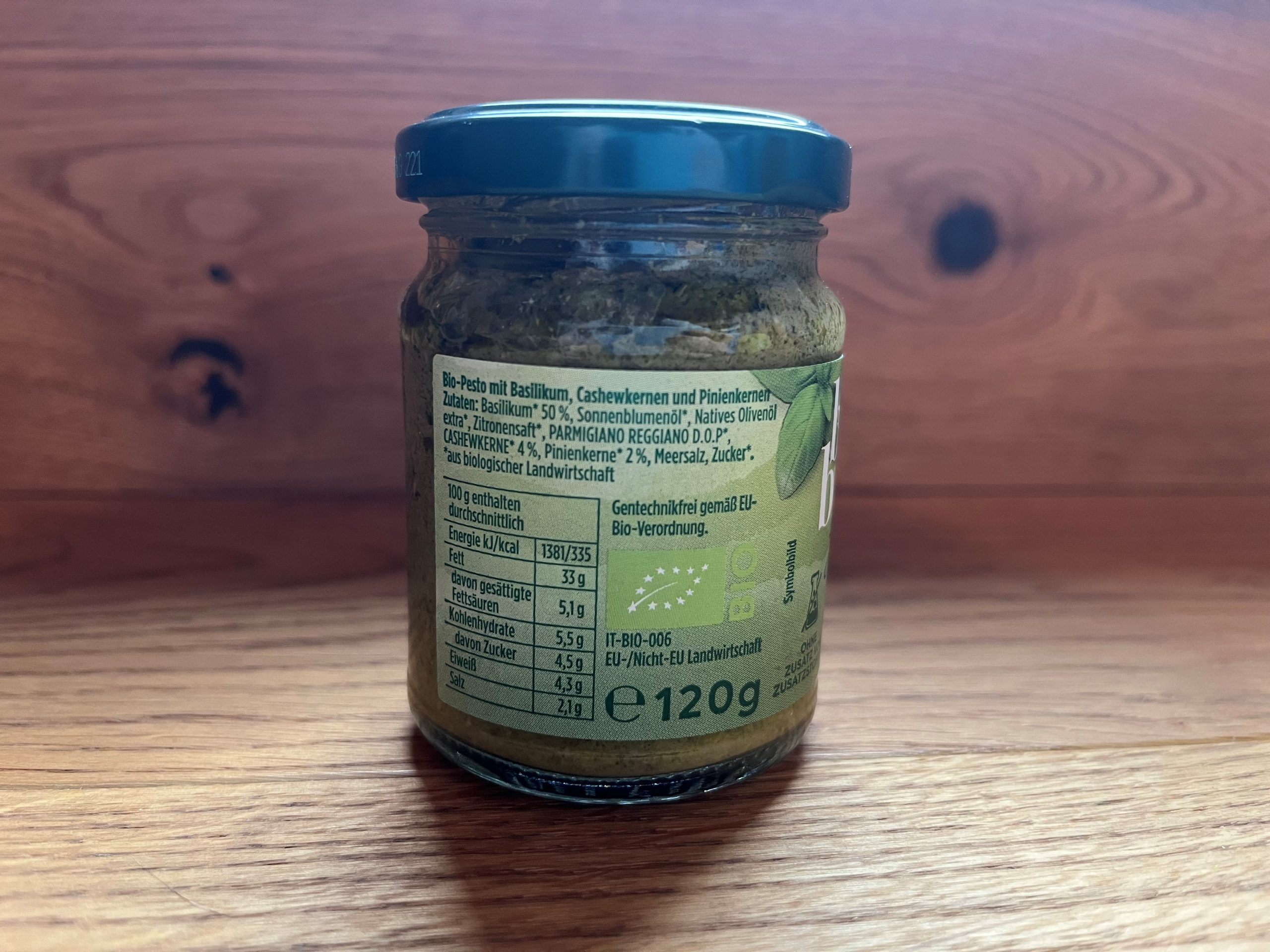 Die grünen Pestos im Supermarkt sind häufig nicht nach dem Genovese-Originalrezept hergestellt, auch wenn Genovese darauf steht.