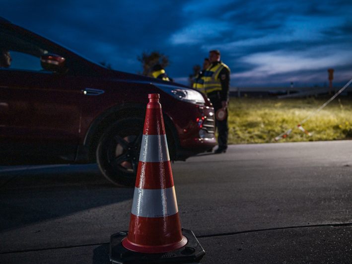 Die beiden Männer hatten am Vortag versucht, unerlaubt über den Grenzübergang Hörbranz (BAB 96) einzureisen. Die beiden Männer hatten am Vortag versucht, unerlaubt über den Grenzübergang Hörbranz (BAB 96) einzureisen.