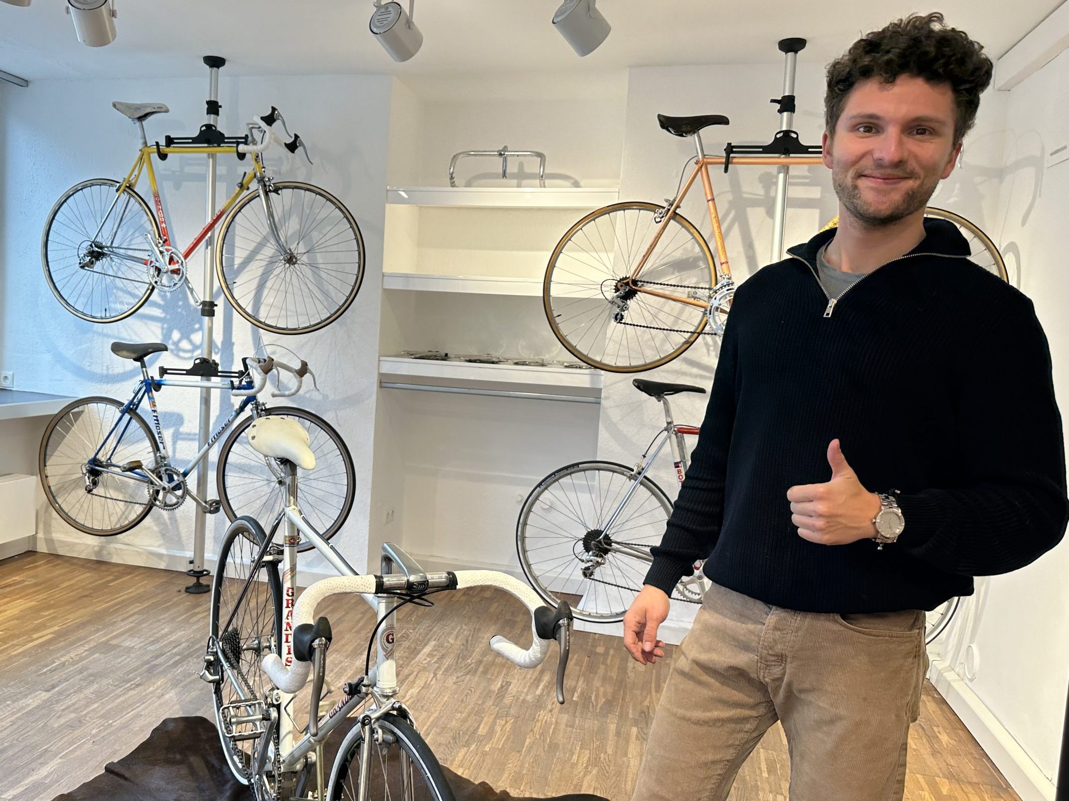 Jungunternehmer Jonas Karlinger eröffnet ein neues Pop-Up in Dornbirn.