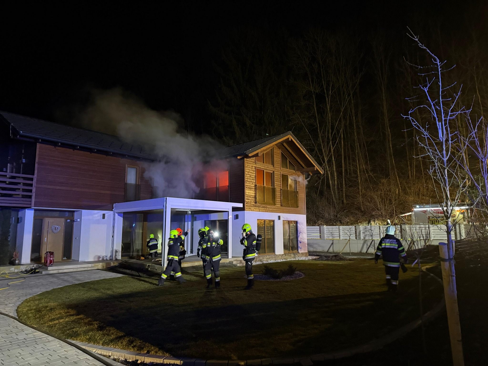 Die Flammen hatten sich von der Sauna aus ausgebreitet.
