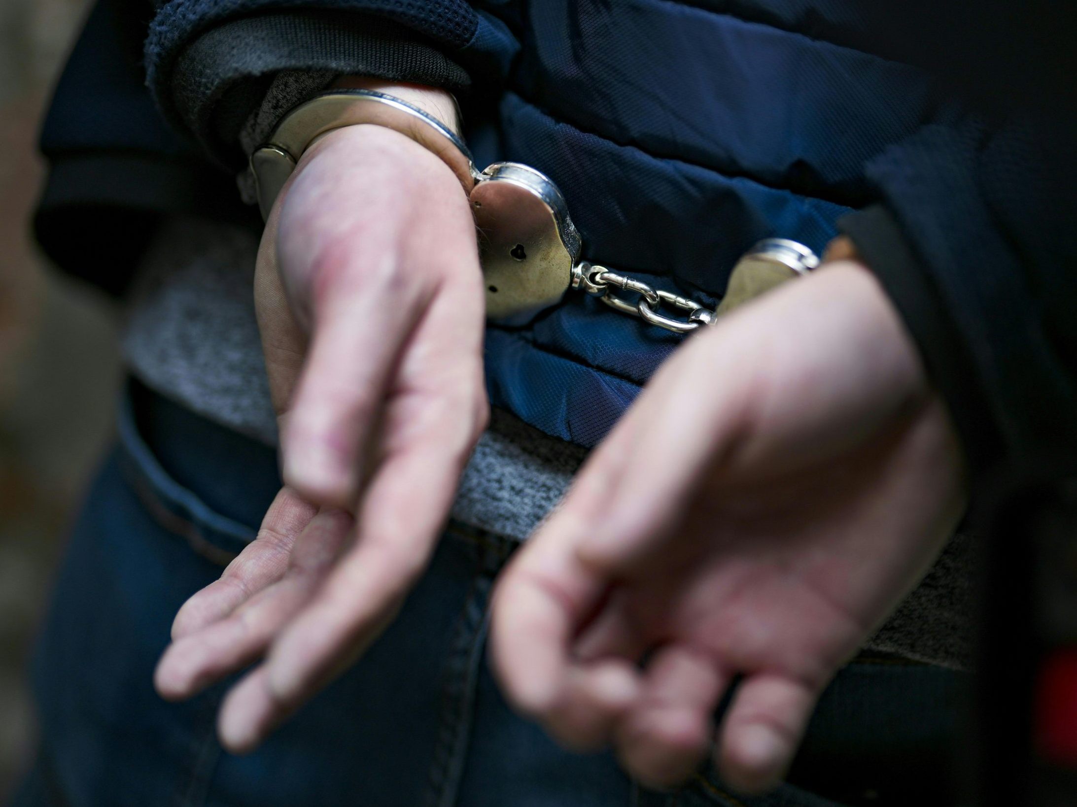 Für den mutmaßlichen Ladendieb klickten die Handschellen. Für den mutmaßlichen Ladendieb klickten die Handschellen.