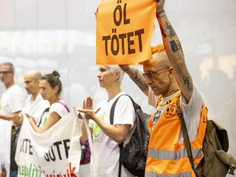 Der Vergleich umfasst die Zahlung von 15.000 Euro durch die Aktivisten. Der Vergleich umfasst die Zahlung von 15.000 Euro durch die Aktivisten.