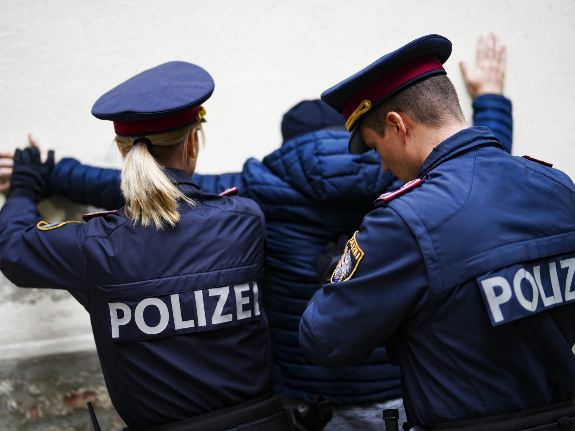 Die drei Tatverdächtigen wurden wegen des Verdachts des Einbruchsdiebstahls angezeigt. Die drei Tatverdächtigen wurden wegen des Verdachts des Einbruchsdiebstahls angezeigt.