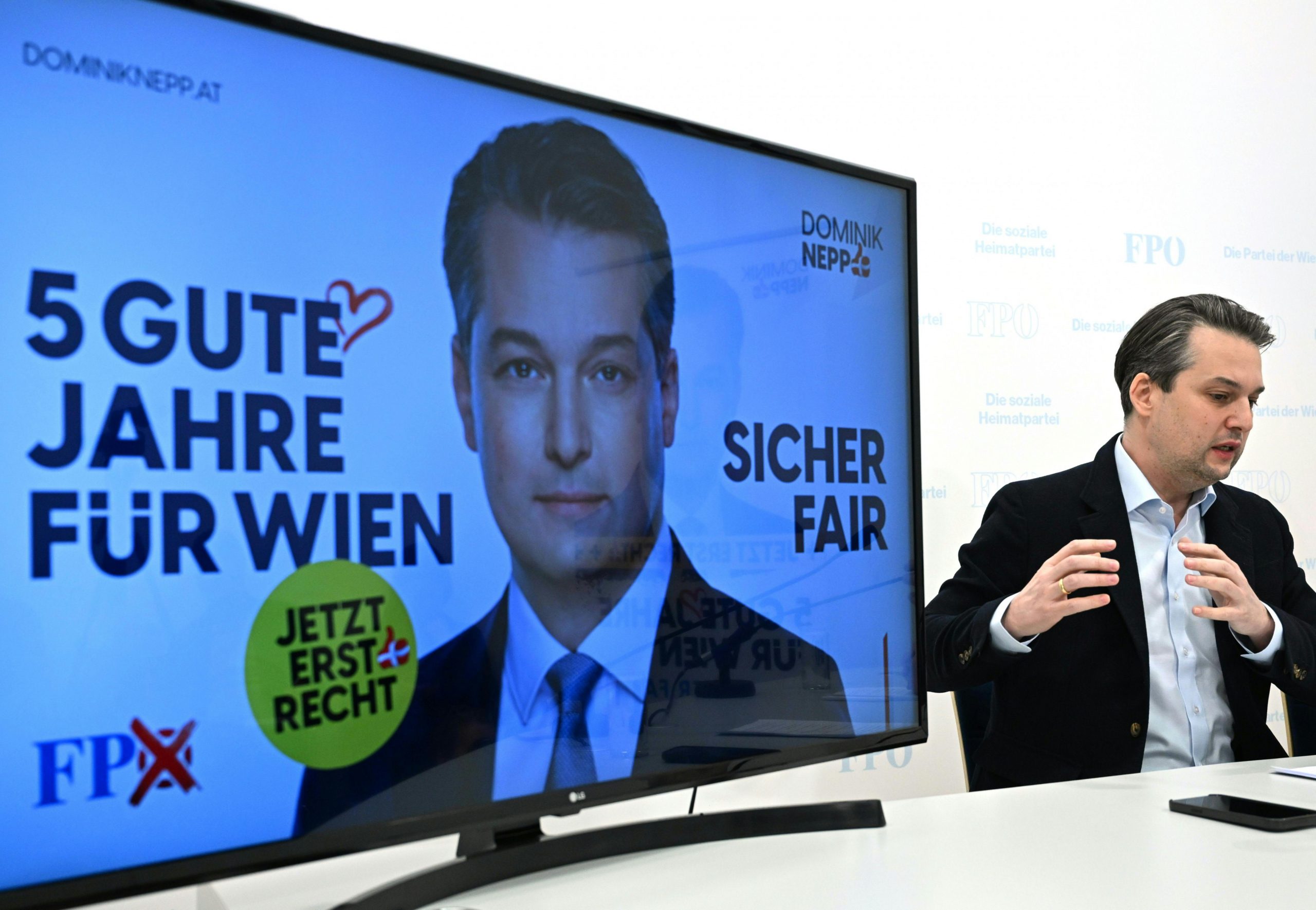 ©APA/ROLAND SCHLAGER