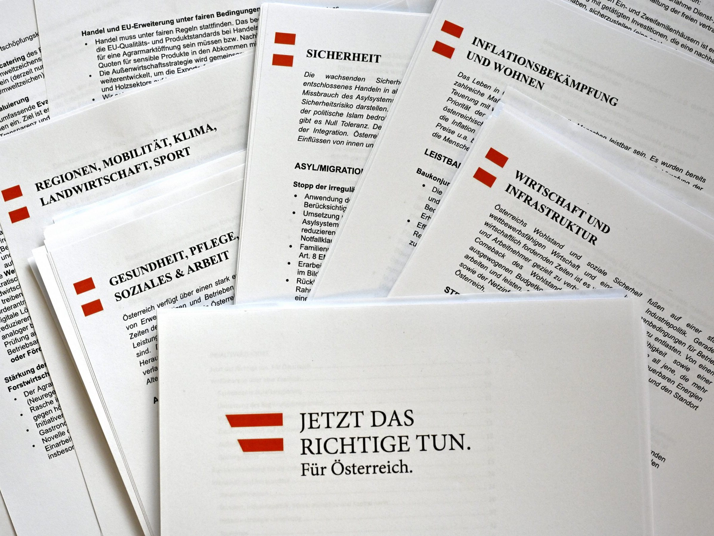 Das Regierungsprogramm bekommt Lob und Kritik. Das Regierungsprogramm bekommt Lob und Kritik.