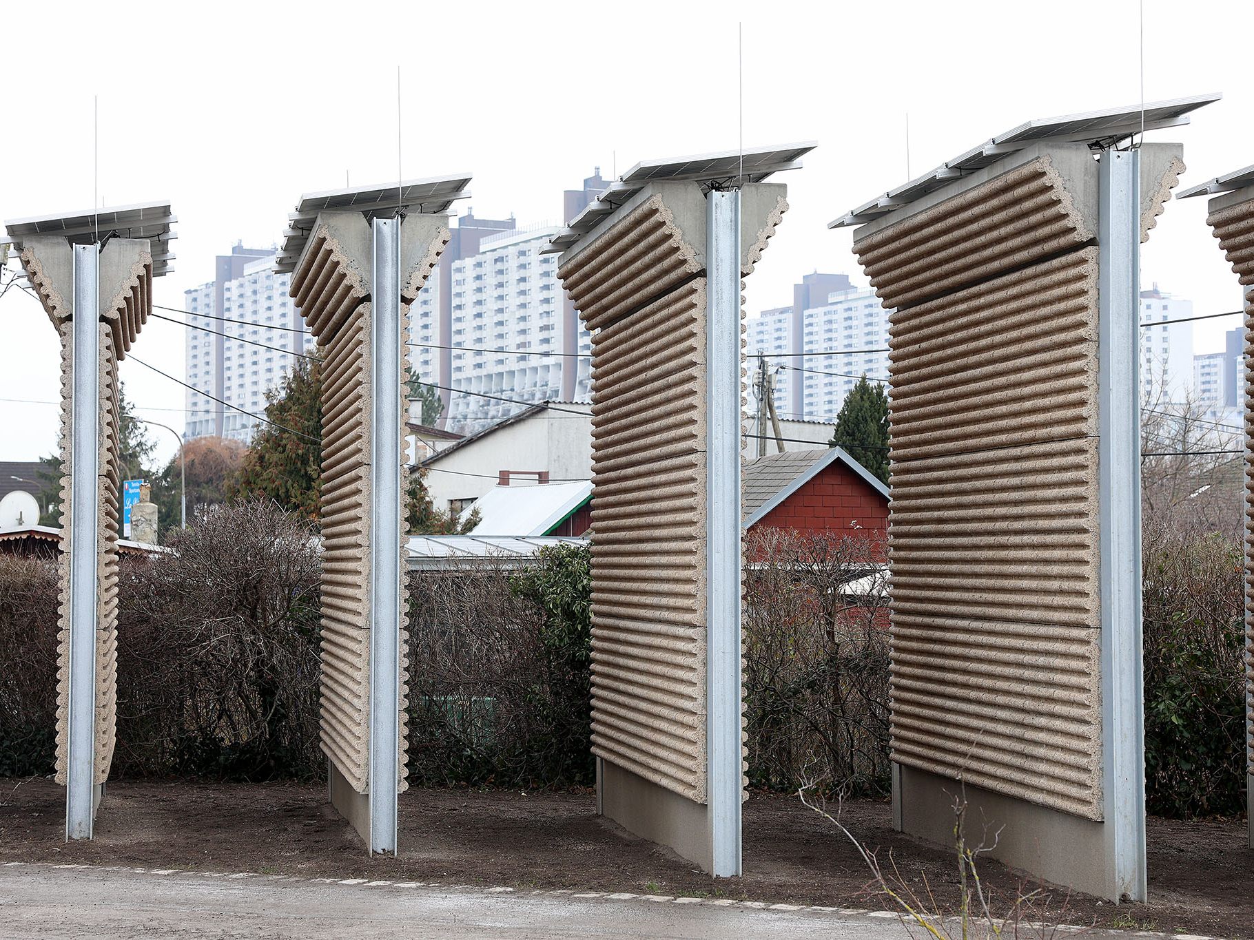 Kleingartenanlage in Wien-Meidling bekam Lärmschutzwand. Kleingartenanlage in Wien-Meidling bekam Lärmschutzwand.
