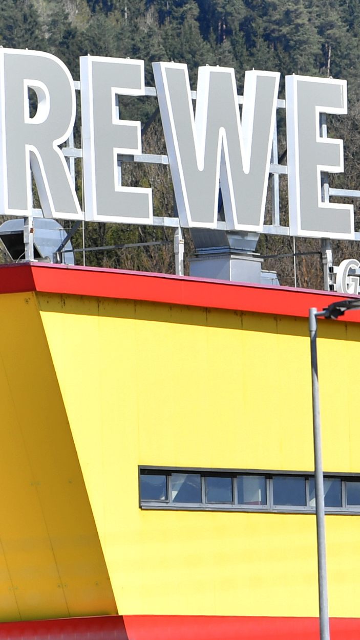 Handelsverband, DHK und WKÖ kritisieren die Rewe-Rekordkartellstrafe.