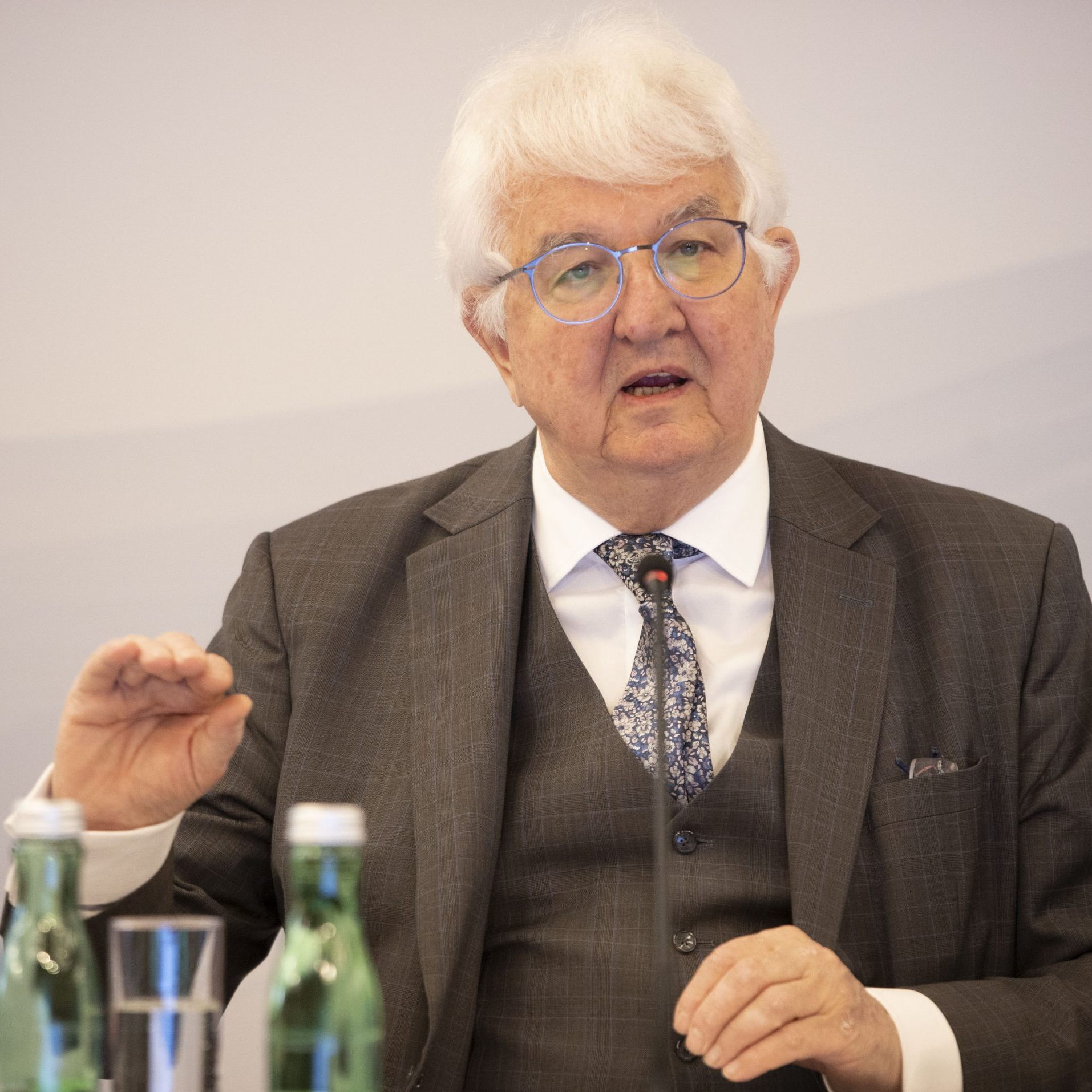 Für OeNB-Chef Holzmann ist ein drittes Rezessionsjahr nicht ausgeschlossen.