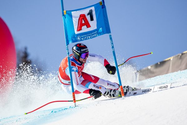 ABD0130_20200124 – KITZBHEL – STERREICH: Beat Feuz (SUI) whrend dem Super-G der Herren am Freitag, 24. Jnner 2020, auf der Streif in Kitzbhel. – FOTO: APA/EXPA/JOHANN GRODER
