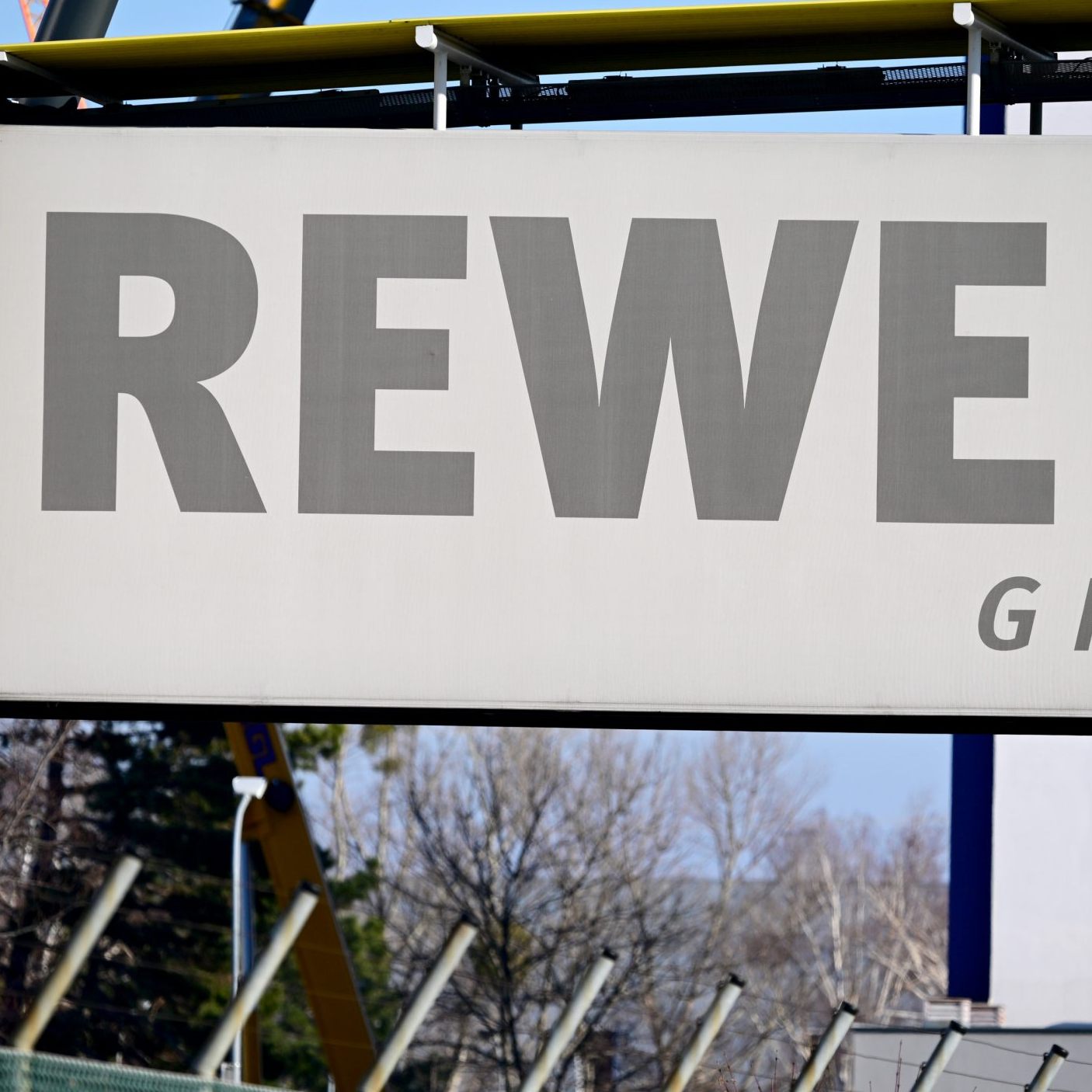 Nach der Rewe-Rekordkartellstrafe verweist die BWB auf eine Konsultationsmöglichkeit.