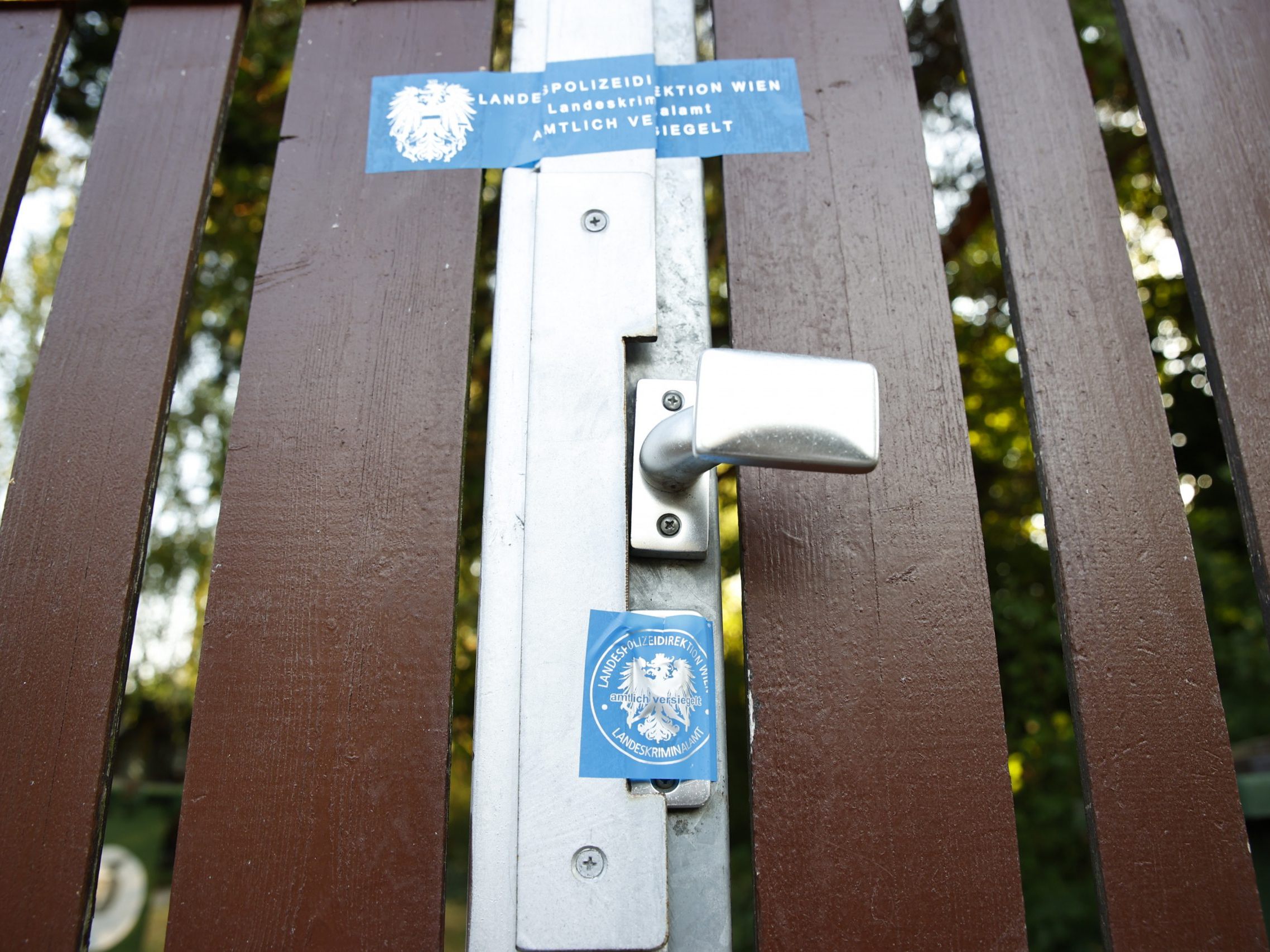 Eine Frau kam beim Brand in einem Kleingartenhaus ums Leben.