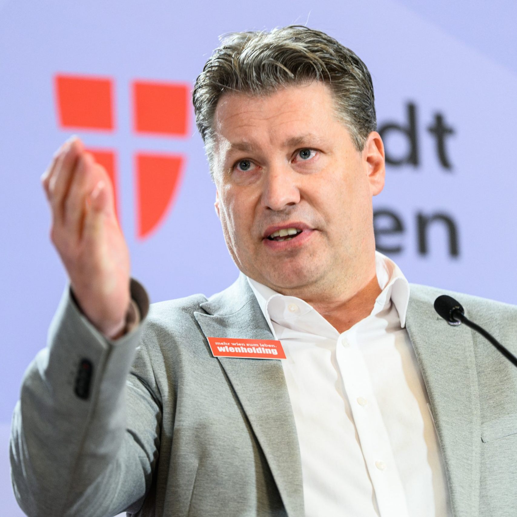 Austrias Finanzvorstand Zagiczek ist vor der Lizenzvergabe "guter Dinge".