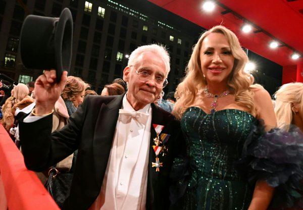 ABD0230_20250227 – WIEN – STERREICH: (v.l.) Verleger Christian Mucha und Ehefrau Ekaterina Mucha am Donnerstag, 27. Februar 2025, am Red Carpet anlsslich des Opernballs in der Wiener Staatsoper. ++ WIR WEISEN AUSDRCKLICH DARAUF HIN, DASS EINE VERWENDUNG DES BILDES AUS MEDIEN- UND/ODER URHEBERRECHTLICHEN GRNDEN AUSSCHLIESSLICH IM ZUSAMMENHANG MIT DEM ANGEFHRTEN ZWECK UND REDAKTIONELL ERFOLGEN DARF […]