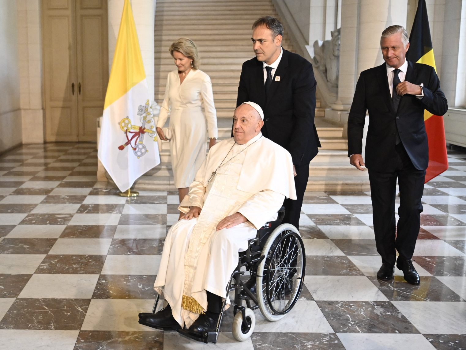 Papst Franziskus wurde mit Bronchitis ins Krankenhaus eingeliefert.