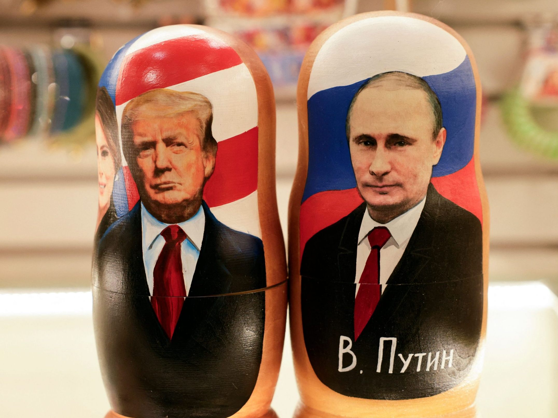 Trump und Putin auf Matroschka Puppen Trump und Putin auf Matroschka Puppen