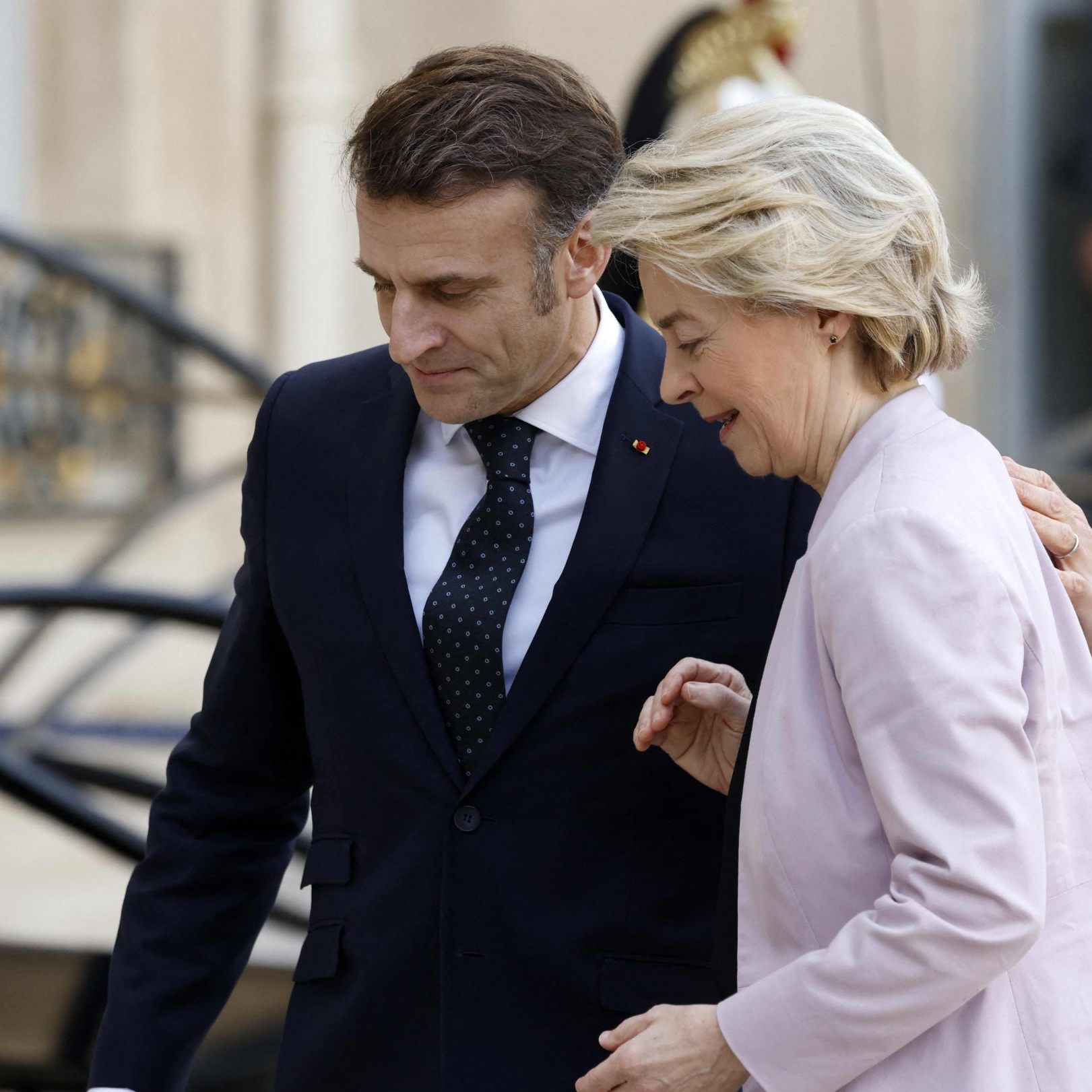 Die europäischen Politiker wurden sich in Paris nicht einig, wie die Unterstützung für die Ukraine in Zukunft aussehen soll.