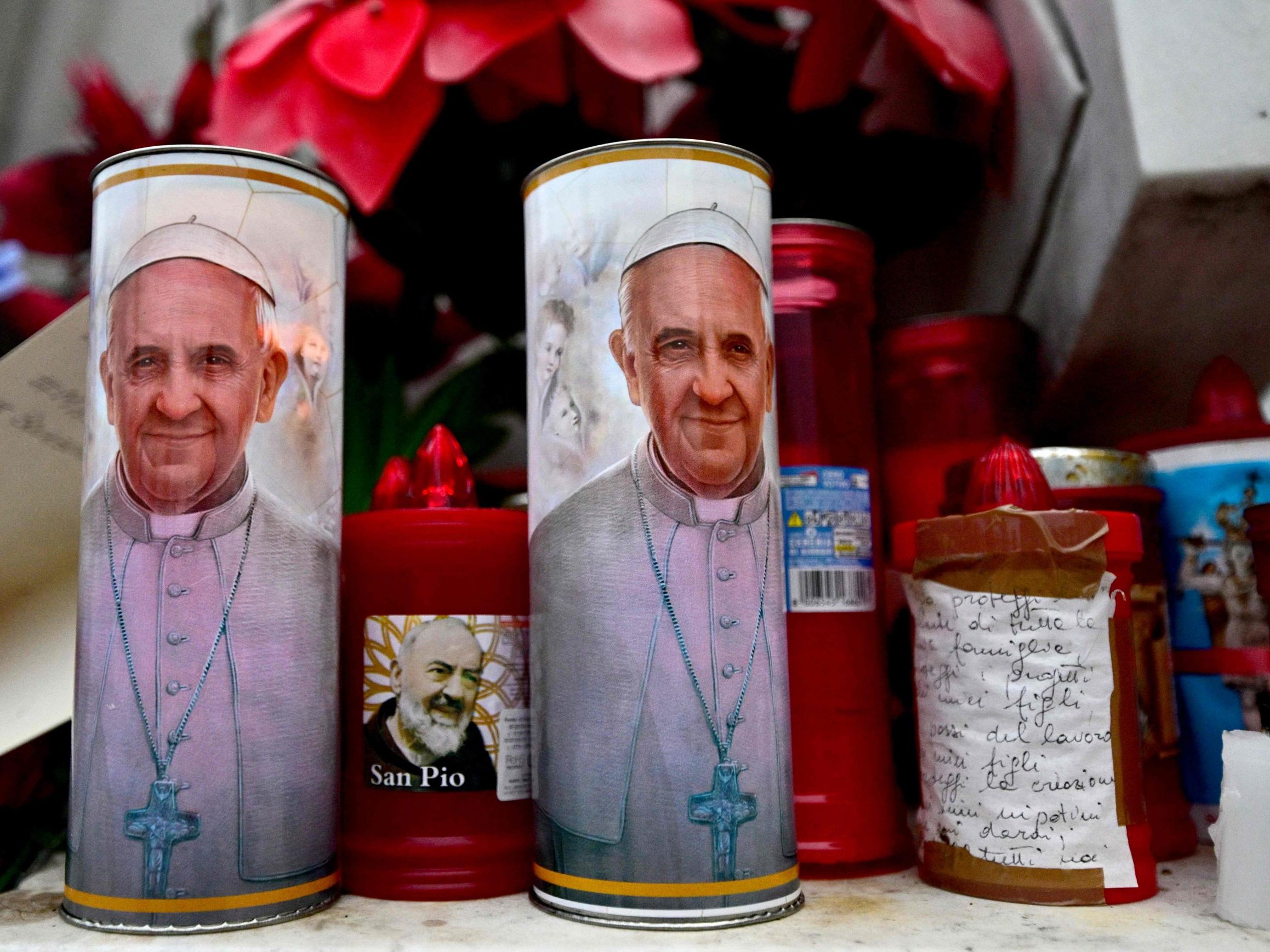 Der Gesundheitszustand von Papst Franziskus ist kritisch. Der Gesundheitszustand von Papst Franziskus ist kritisch.