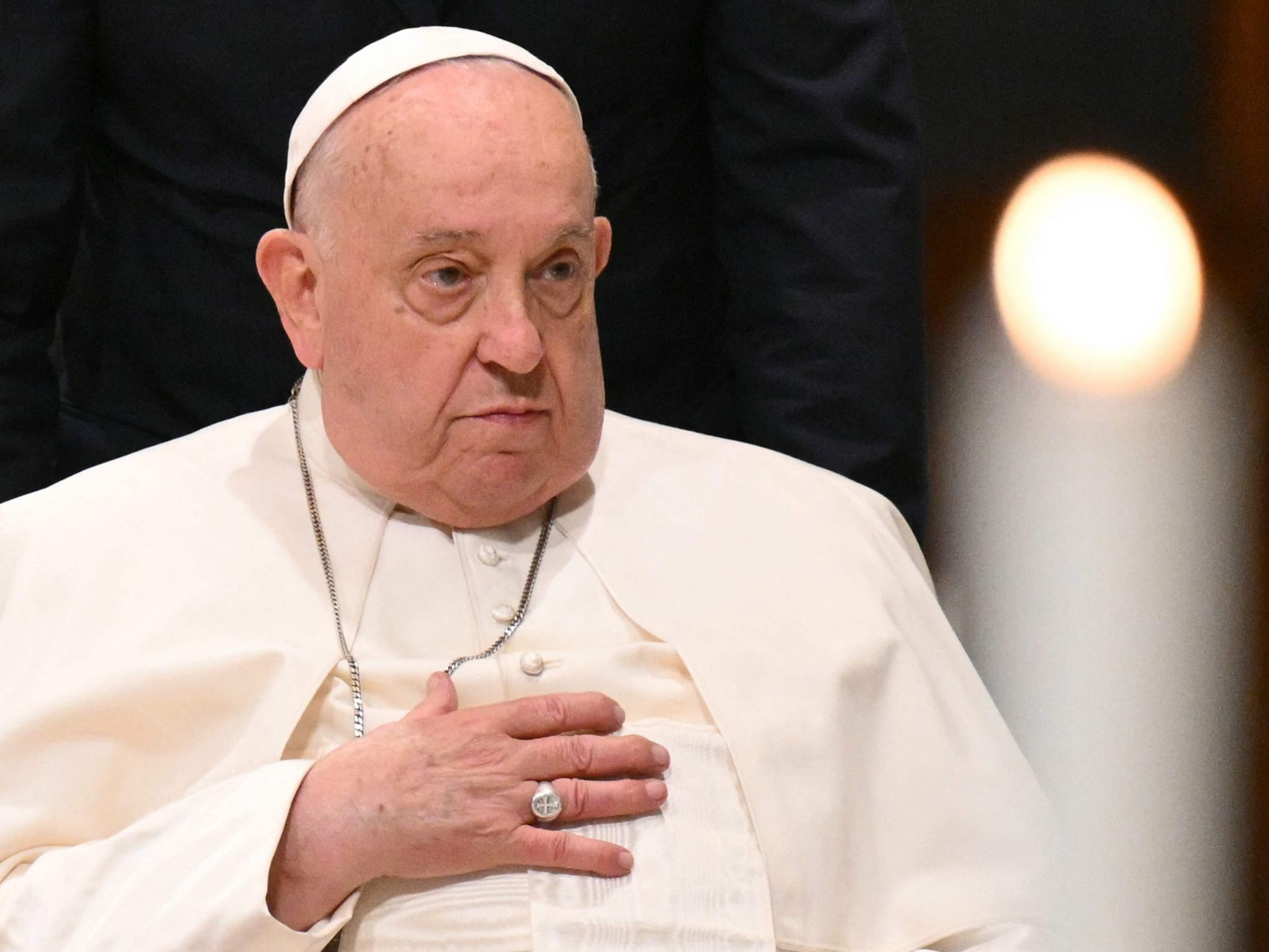 Papst Franziskus ist auf dem Weg der Besserung. Papst Franziskus ist auf dem Weg der Besserung.