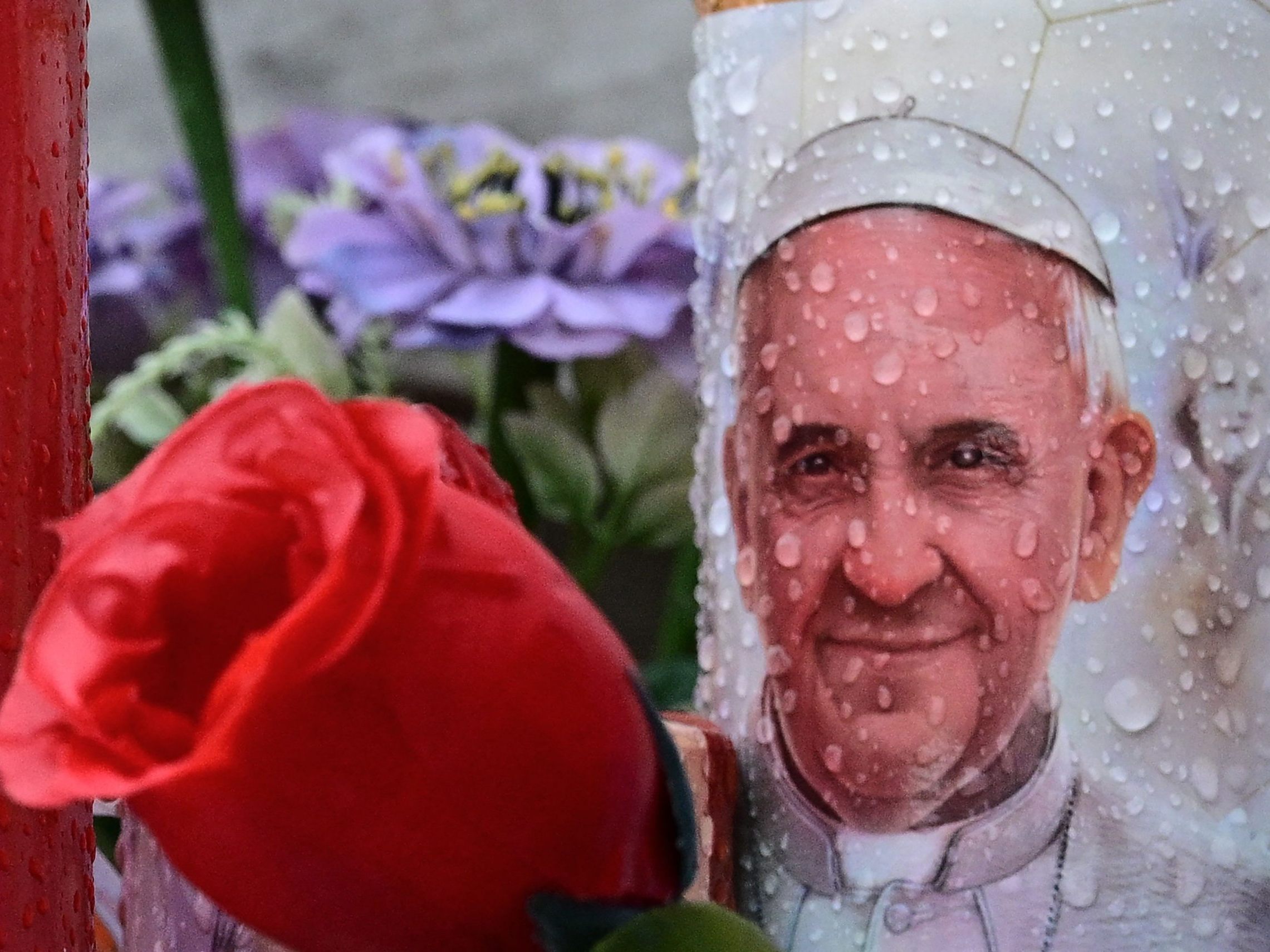 Papst Franziskus trifft auch im Krankenhaus weiter Entscheidungen. Papst Franziskus trifft auch im Krankenhaus weiter Entscheidungen.
