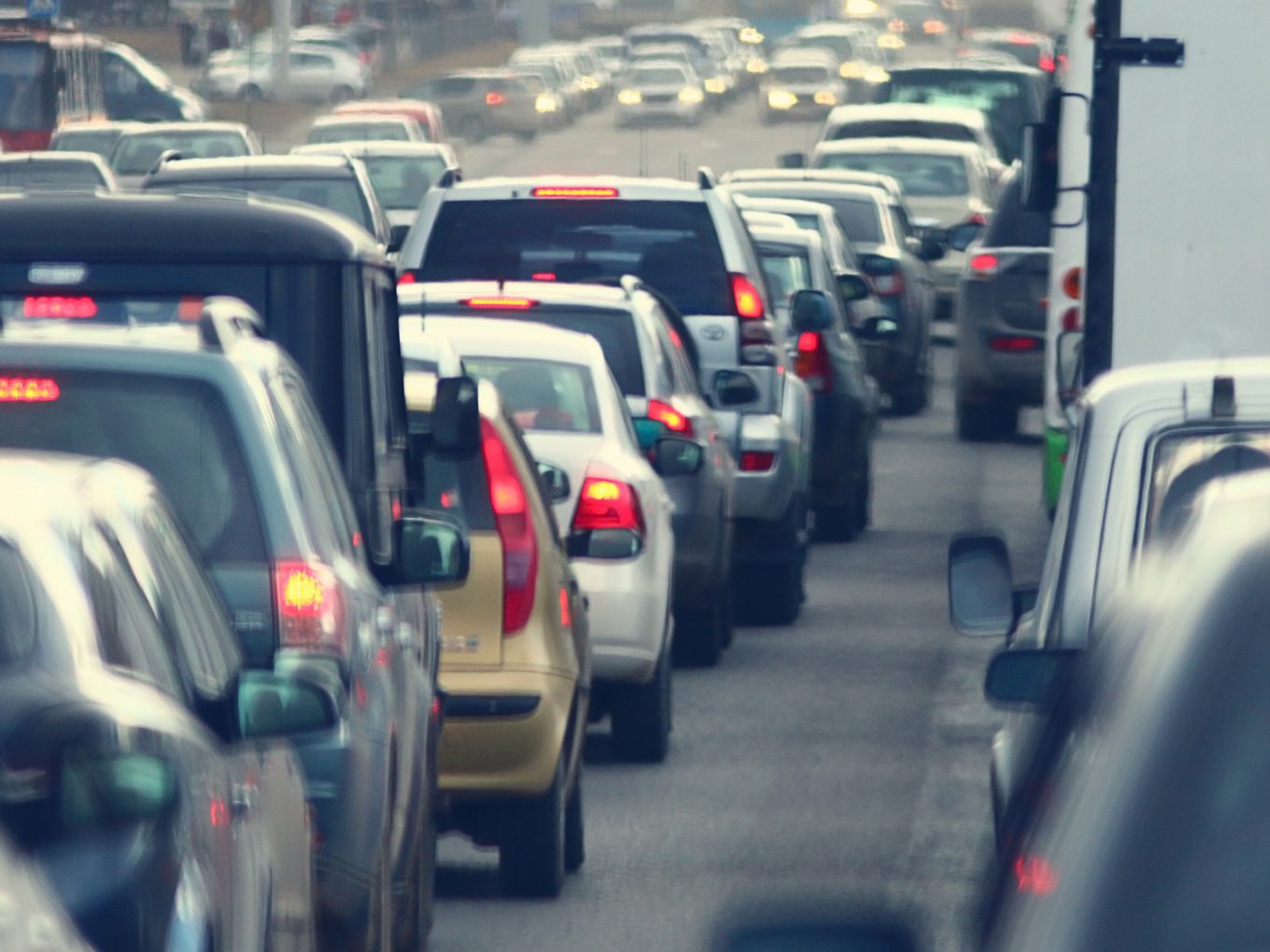 Mikroplastik aus dem Straßenverkehr könnte das Klima beeinflussen. Mikroplastik aus dem Straßenverkehr könnte das Klima beeinflussen.