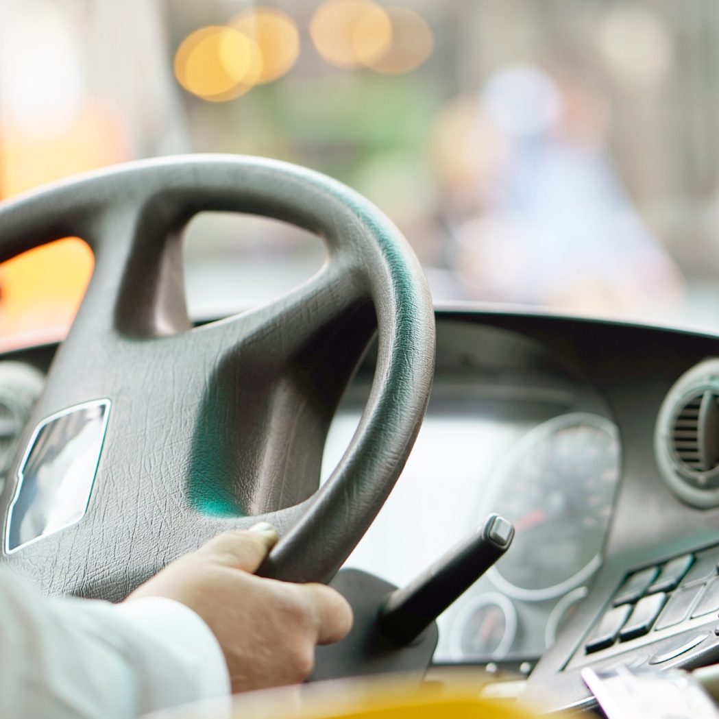 Buslenker warnen vor Lohndumping durch die Rot-Weiß-Rot-Karte.